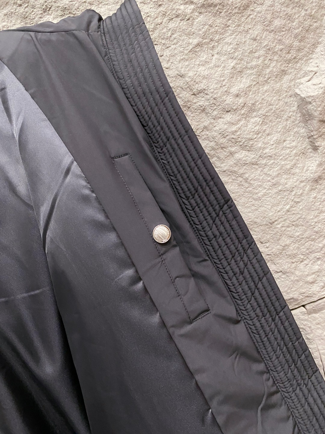 Louis Vuitton Down Jacket Black Hooded S-l