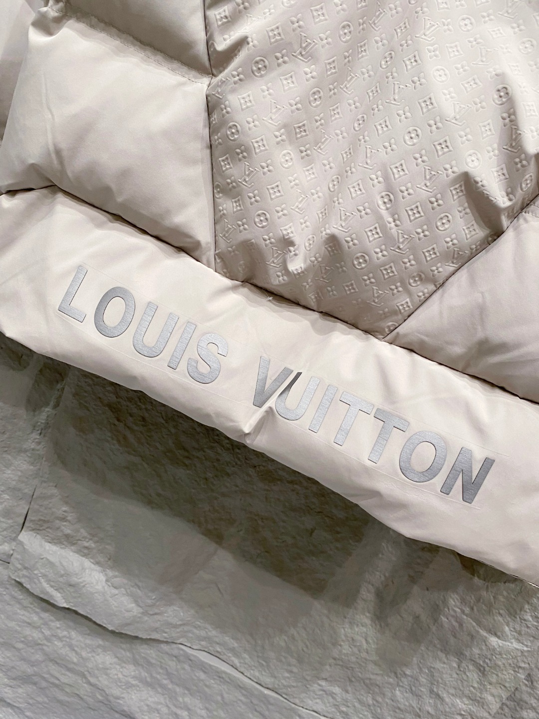 Louis Vuitton Down Jacket Black Hooded S-l