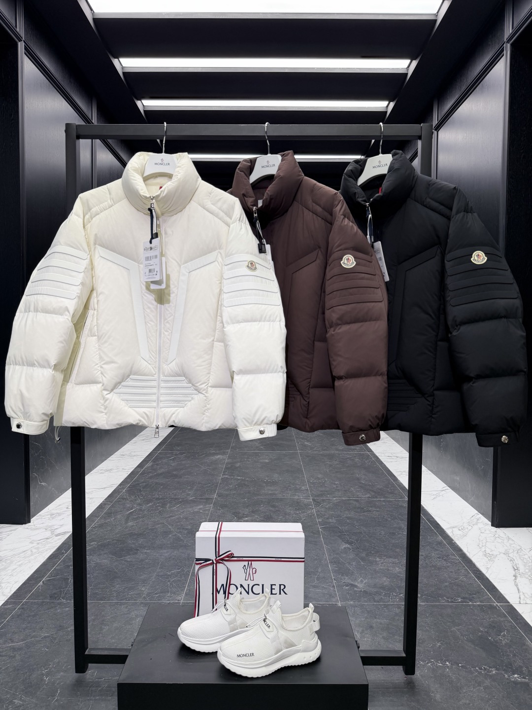 Moncler Down Jacket M-l