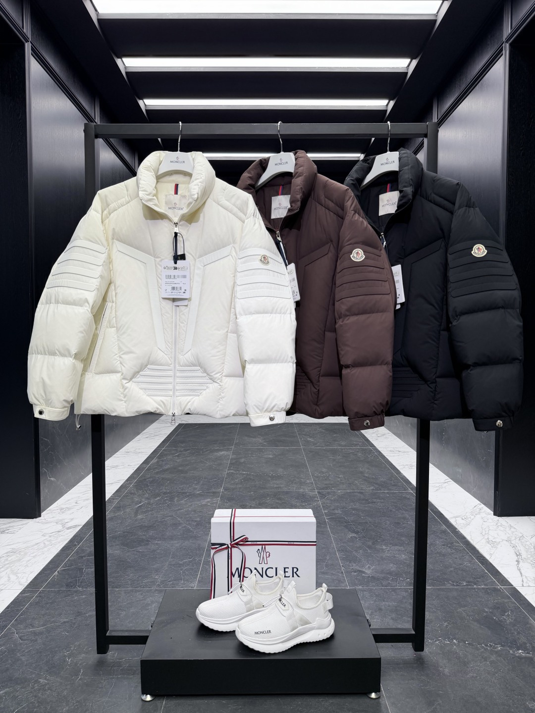 Moncler Down Jacket M-l