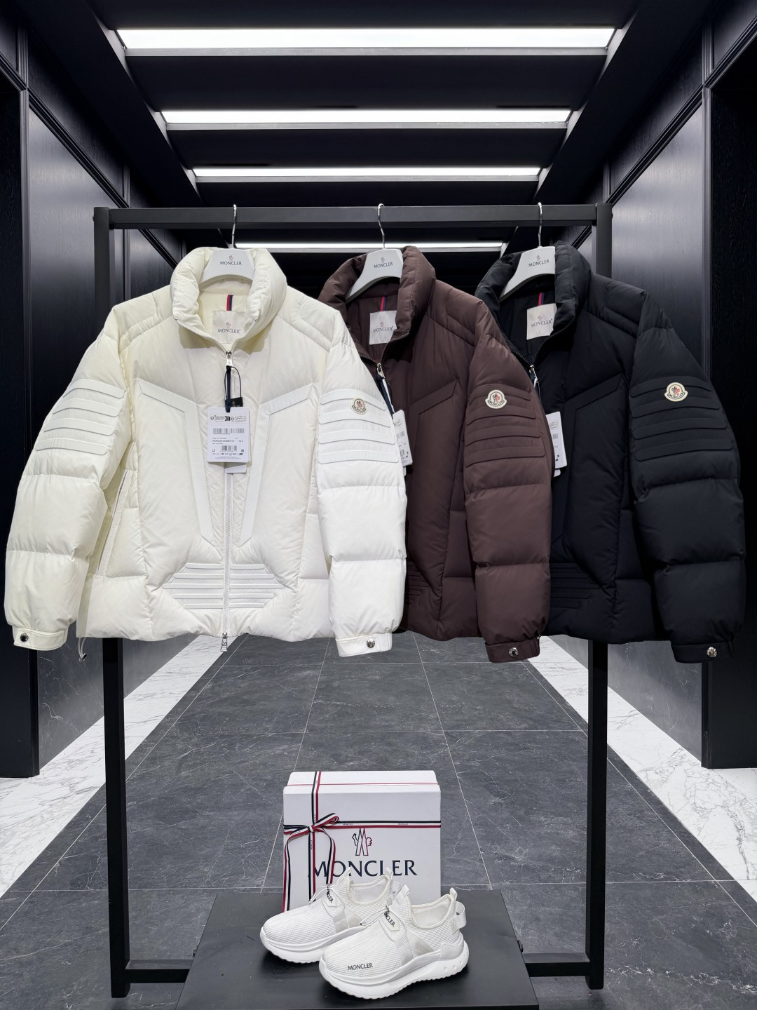 Moncler Down Jacket M-l