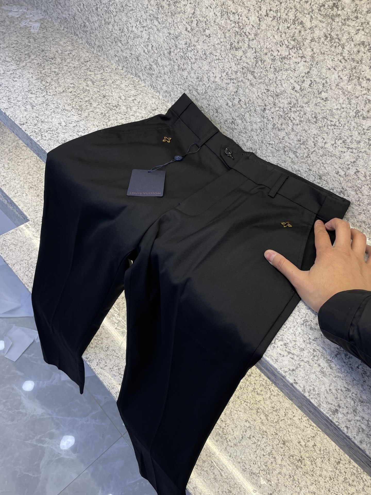 Louis Vuitton Basic Clothing L