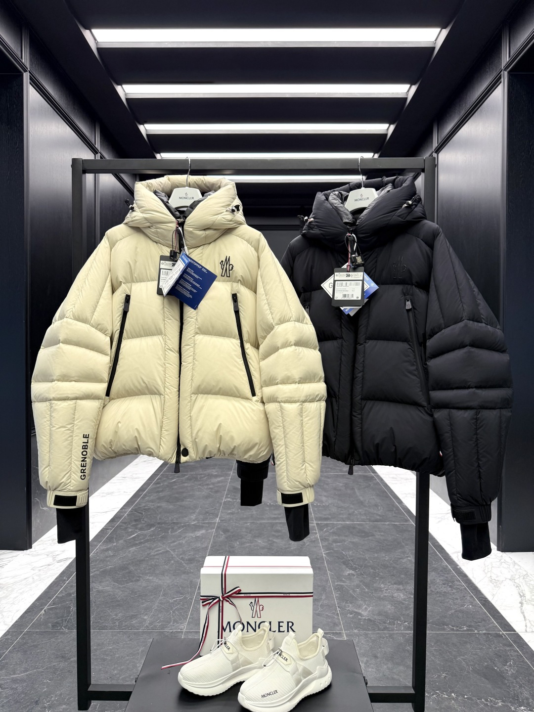 Moncler Jacket M-l