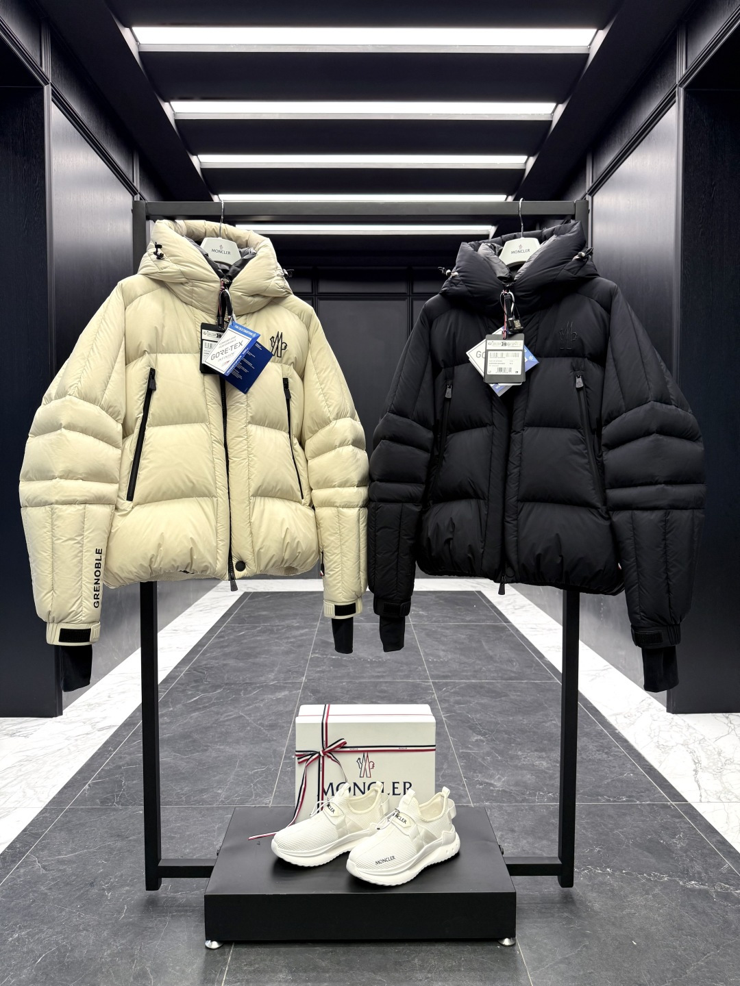 Moncler Jacket M-l