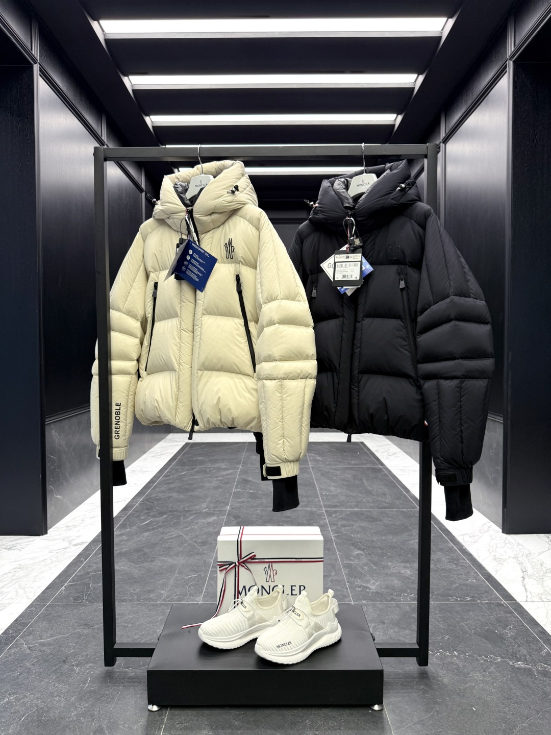 Moncler Jacket M-l