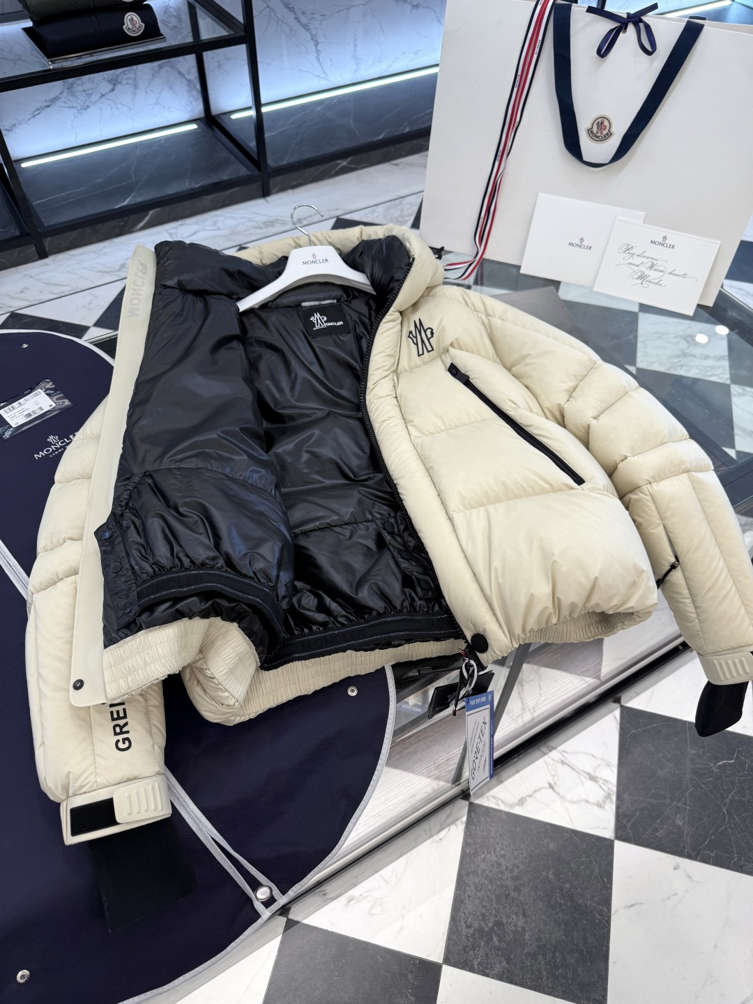 Moncler Jacket M-l