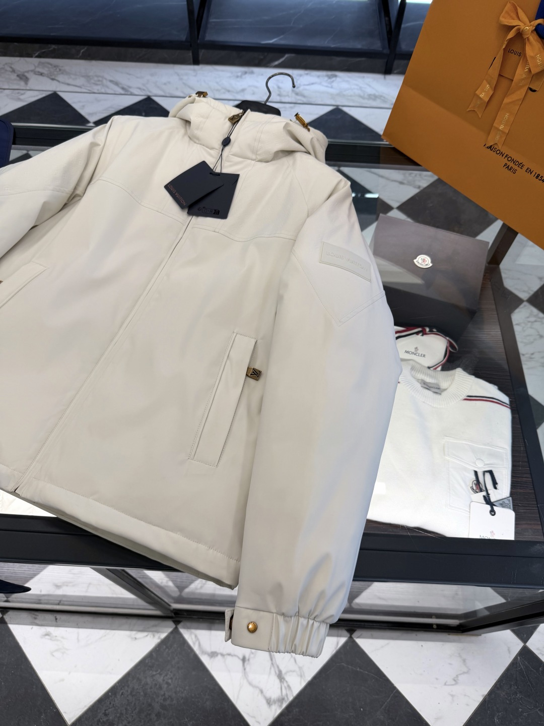 Louis Vuitton Down Jacket Hooded S-m-l