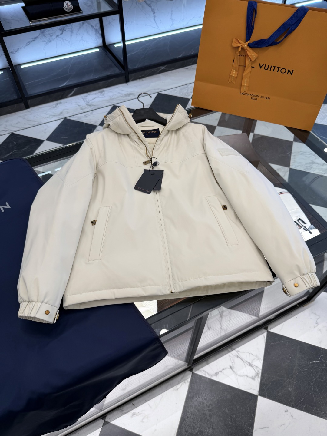 Louis Vuitton Down Jacket Hooded S-m-l