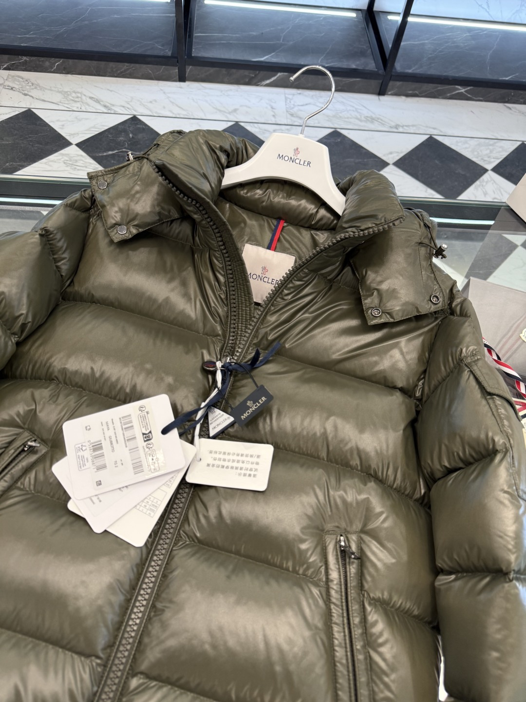 Moncler Down Jacket M-l