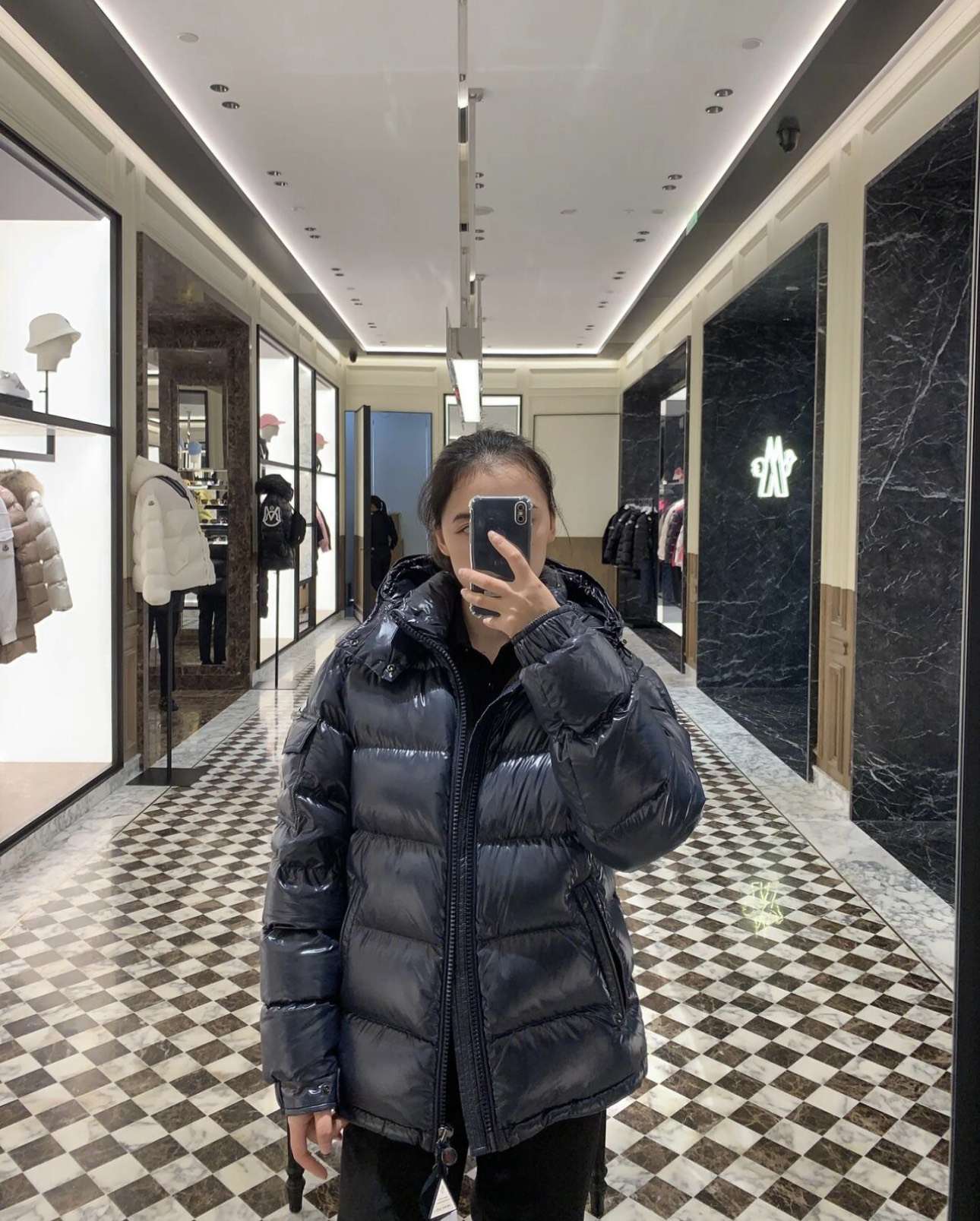 Moncler Down Jacket M