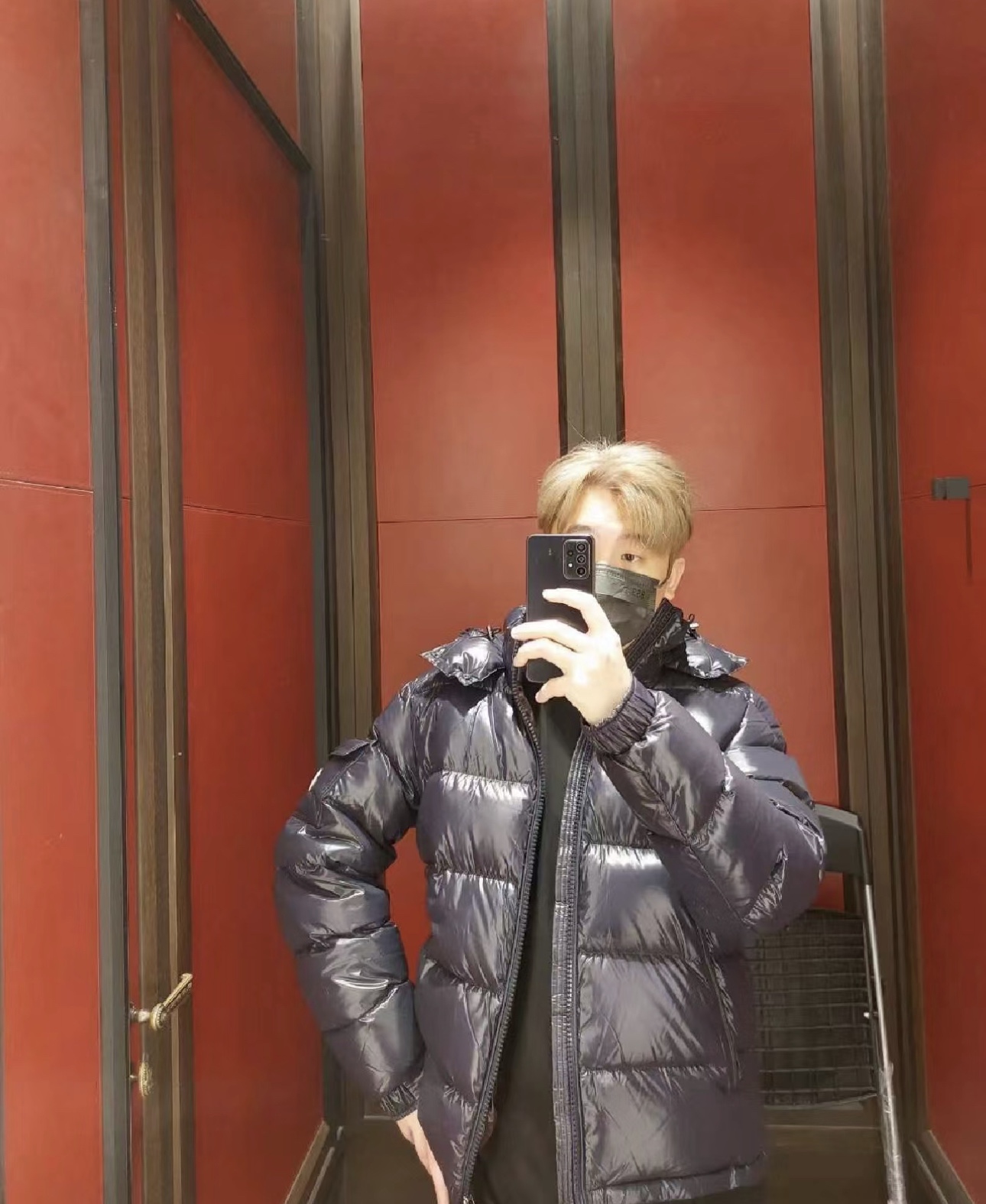 Moncler Down Jacket M