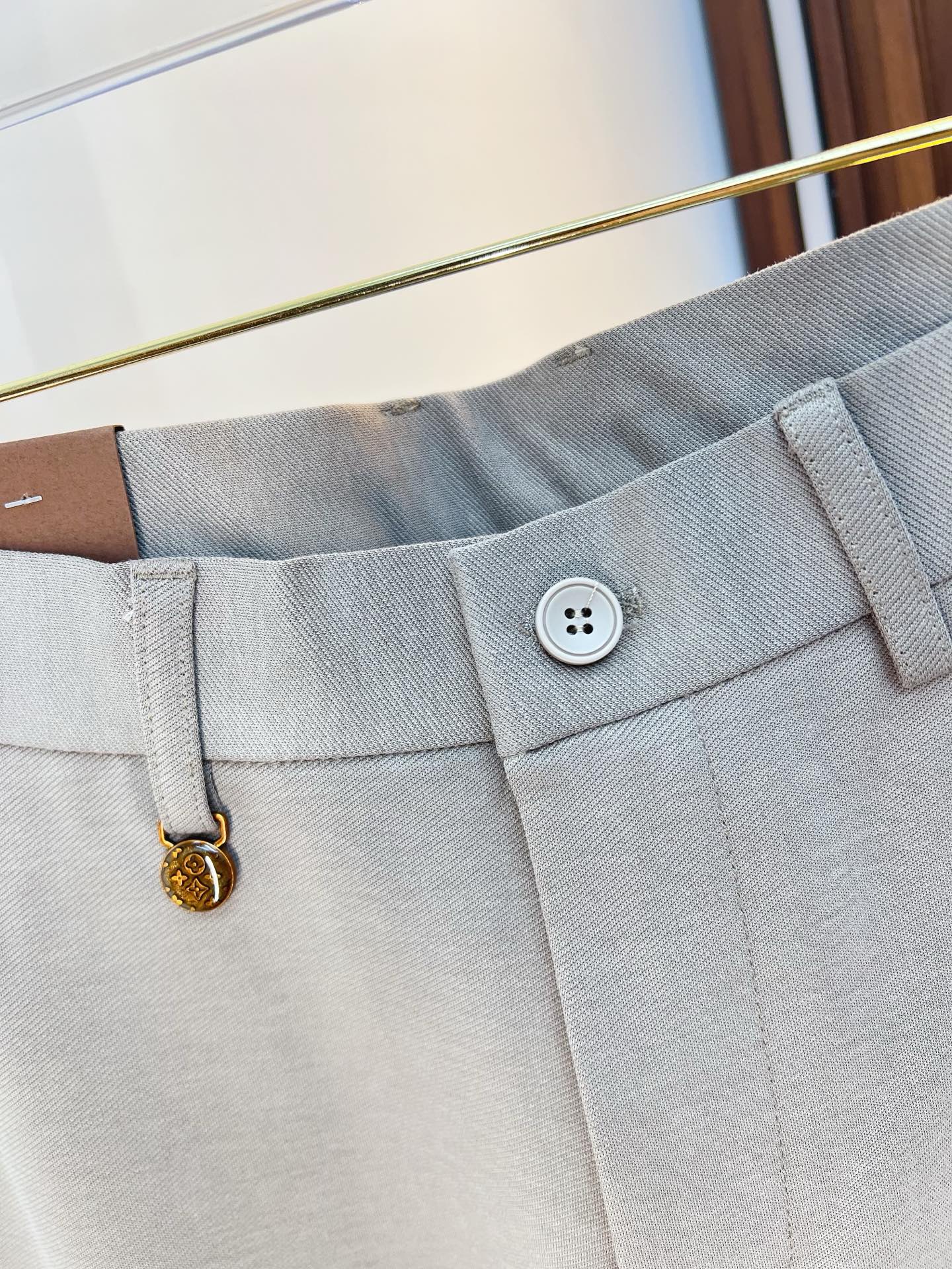 Louis Vuitton Basic Clothing L