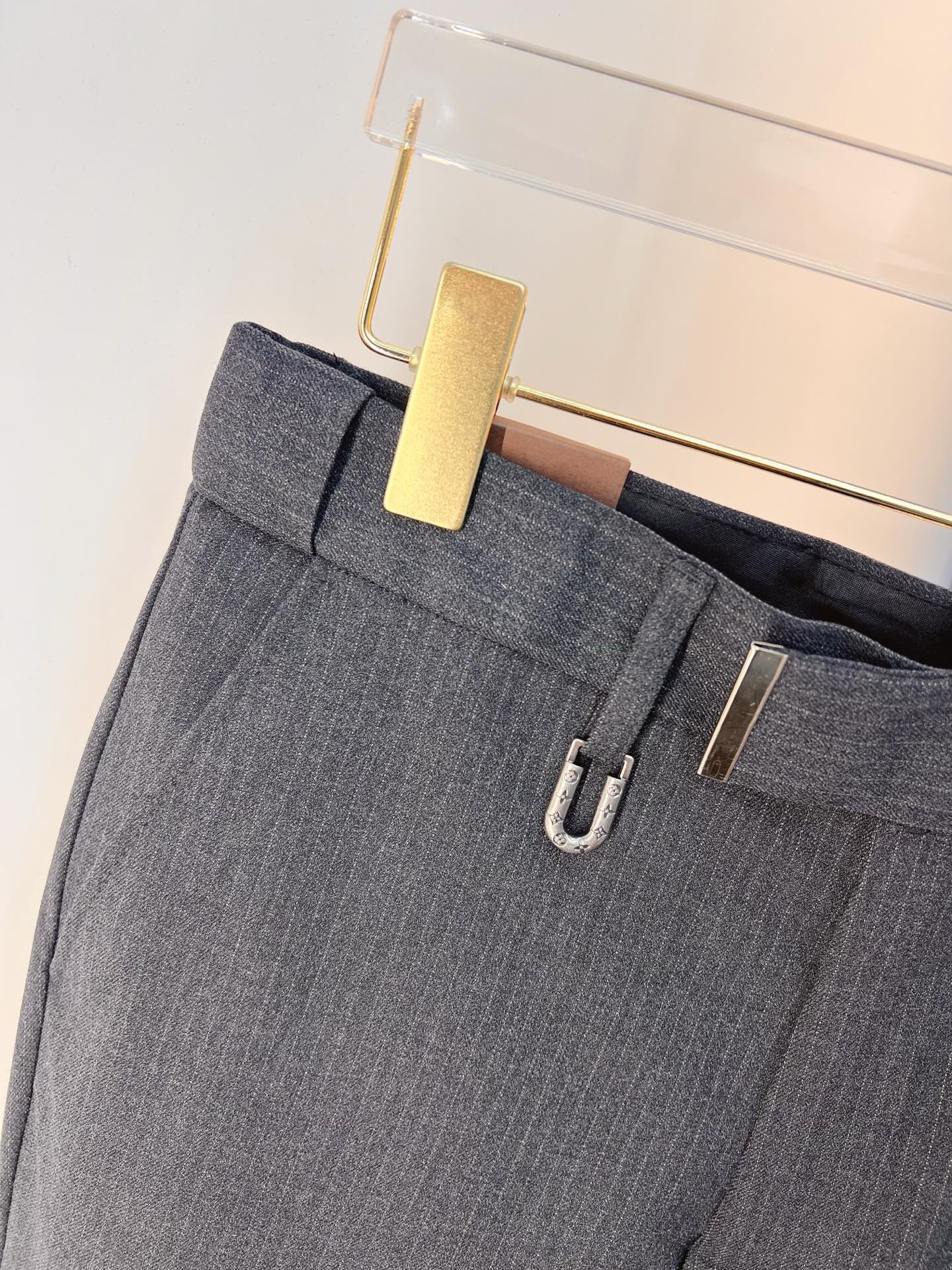 Louis Vuitton Basic Clothing S-l