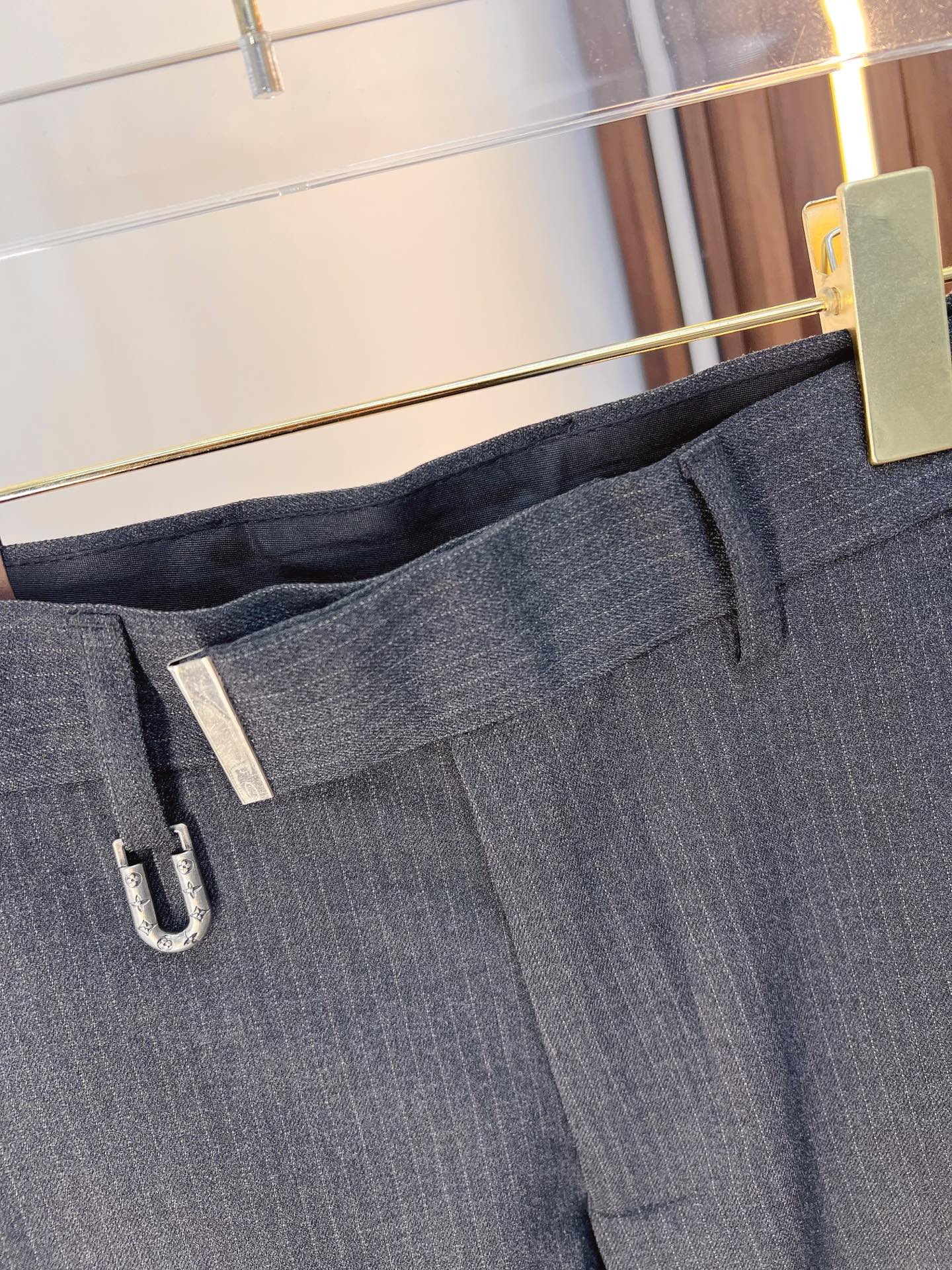 Louis Vuitton Basic Clothing S-l