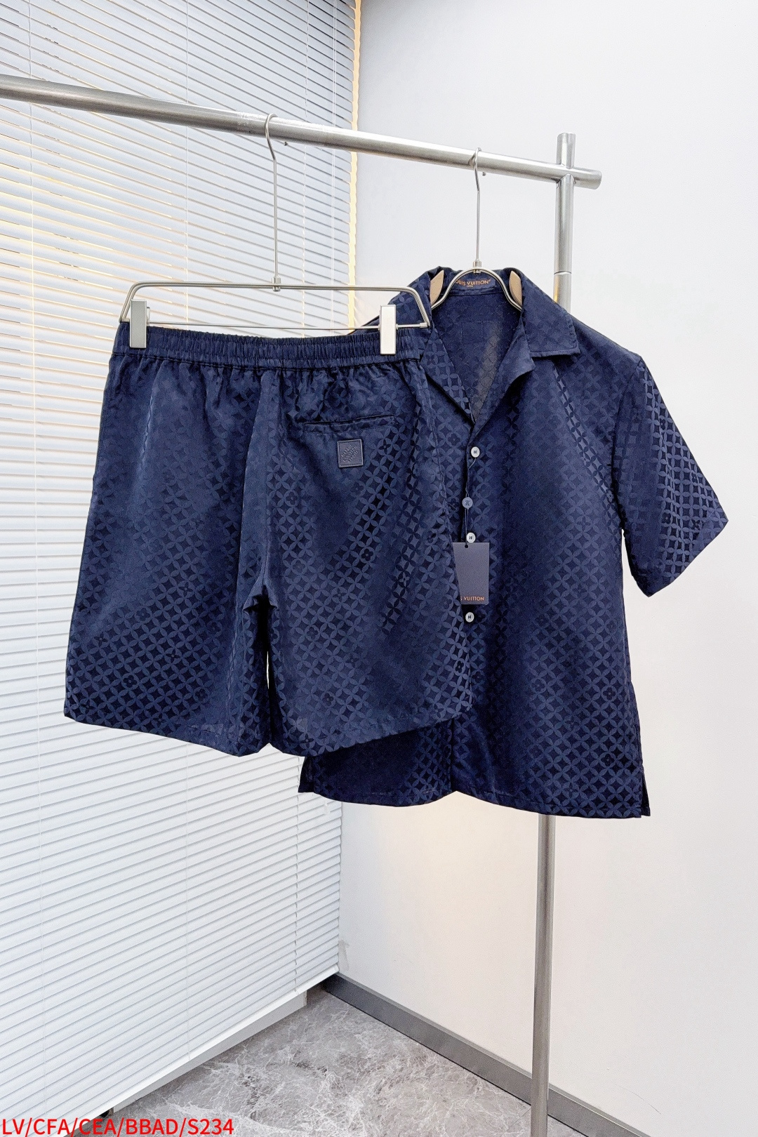 Louis Vuitton Basic Clothing S-m-l-xl