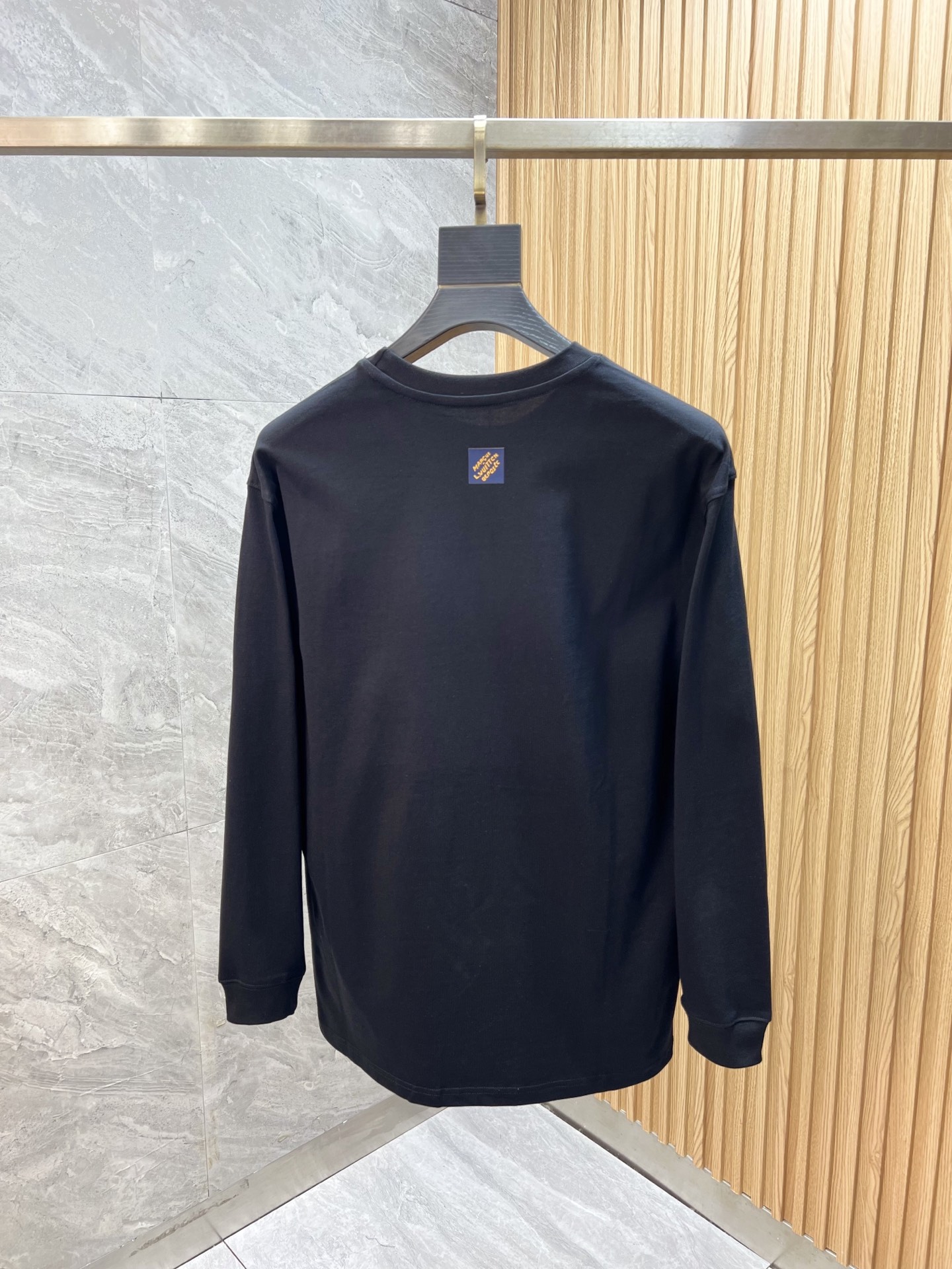 Louis Vuitton Basic Clothing S-m-l-xxl-175140