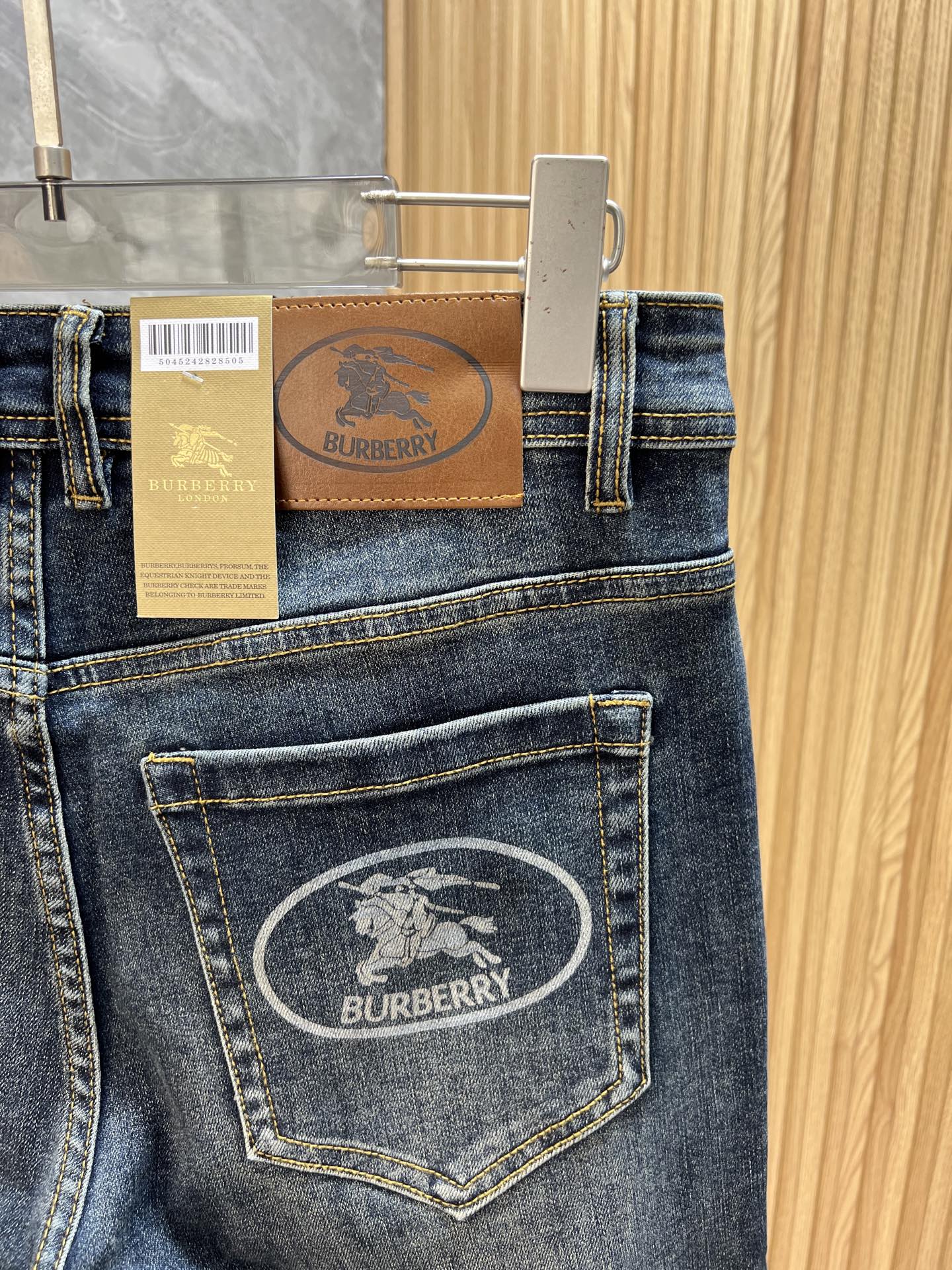 Burberry Jeans 175140-32