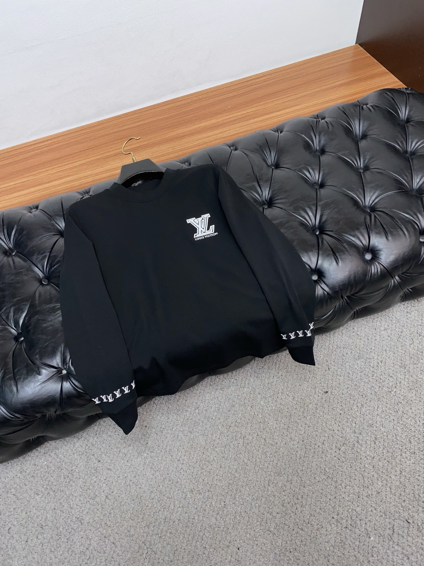Louis Vuitton Basic Clothing S-xl