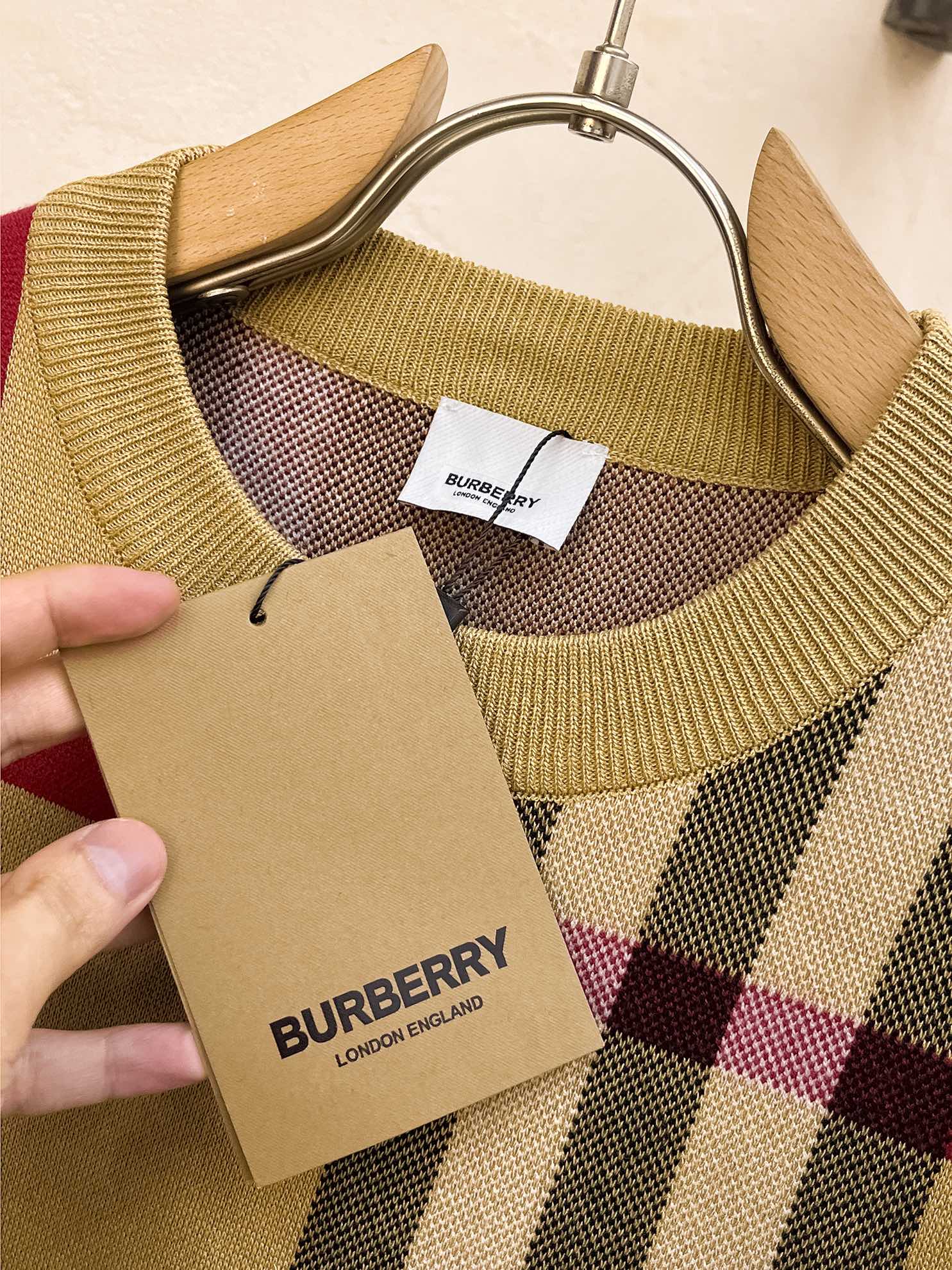 Burberry Basic Clothing Wool M-l-xxl
