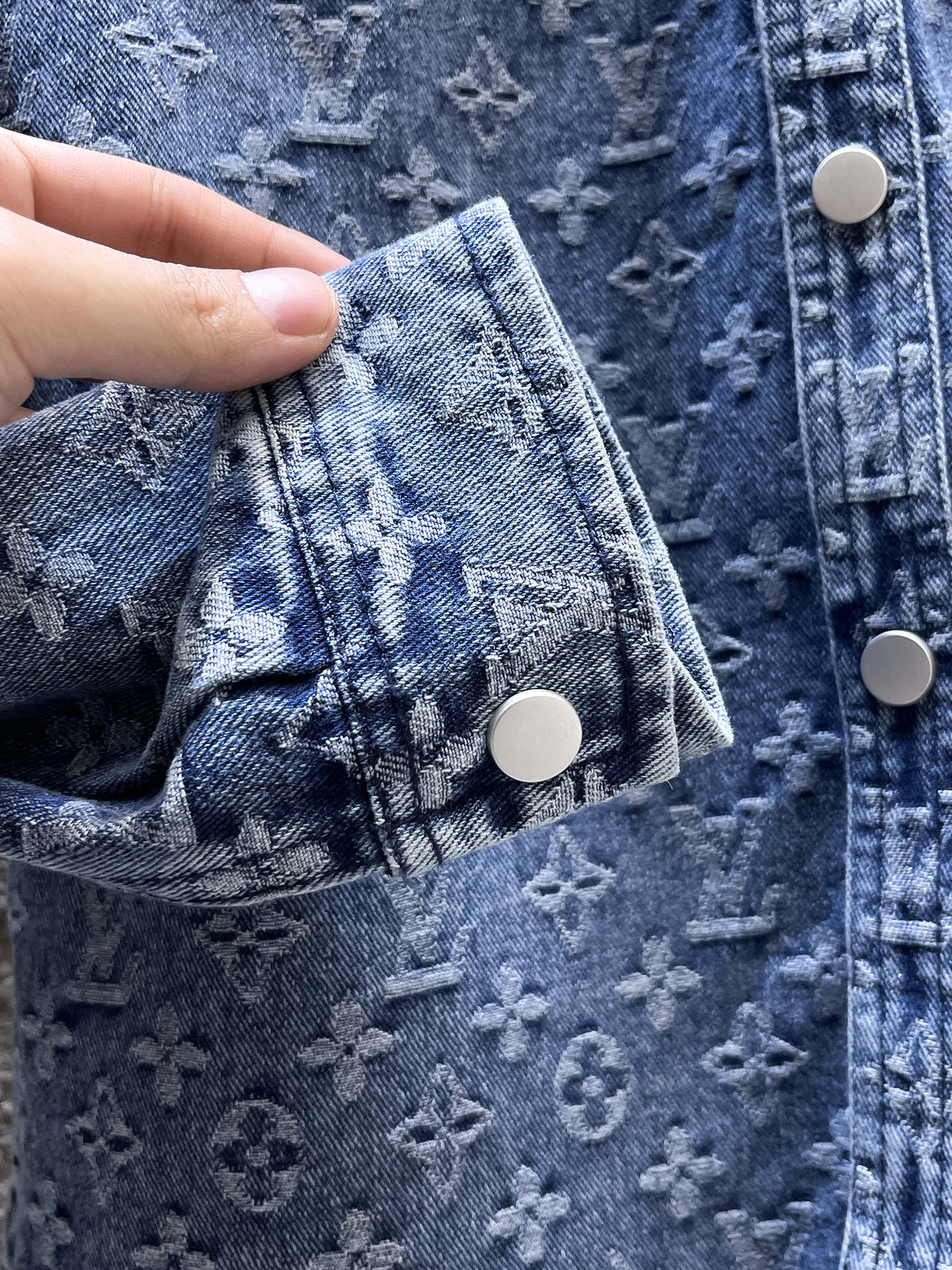Louis Vuitton Basic Clothing M-l-xl