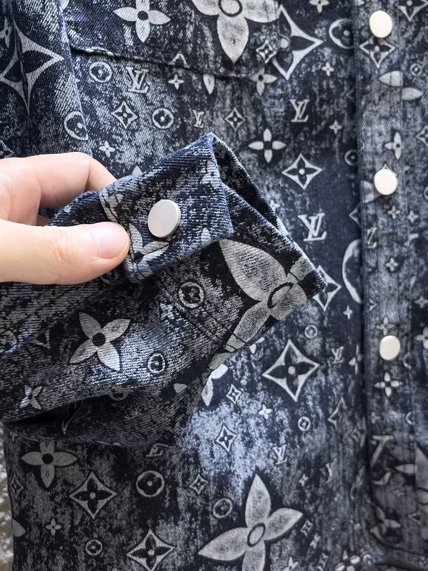 Louis Vuitton Basic Clothing M-l-xl