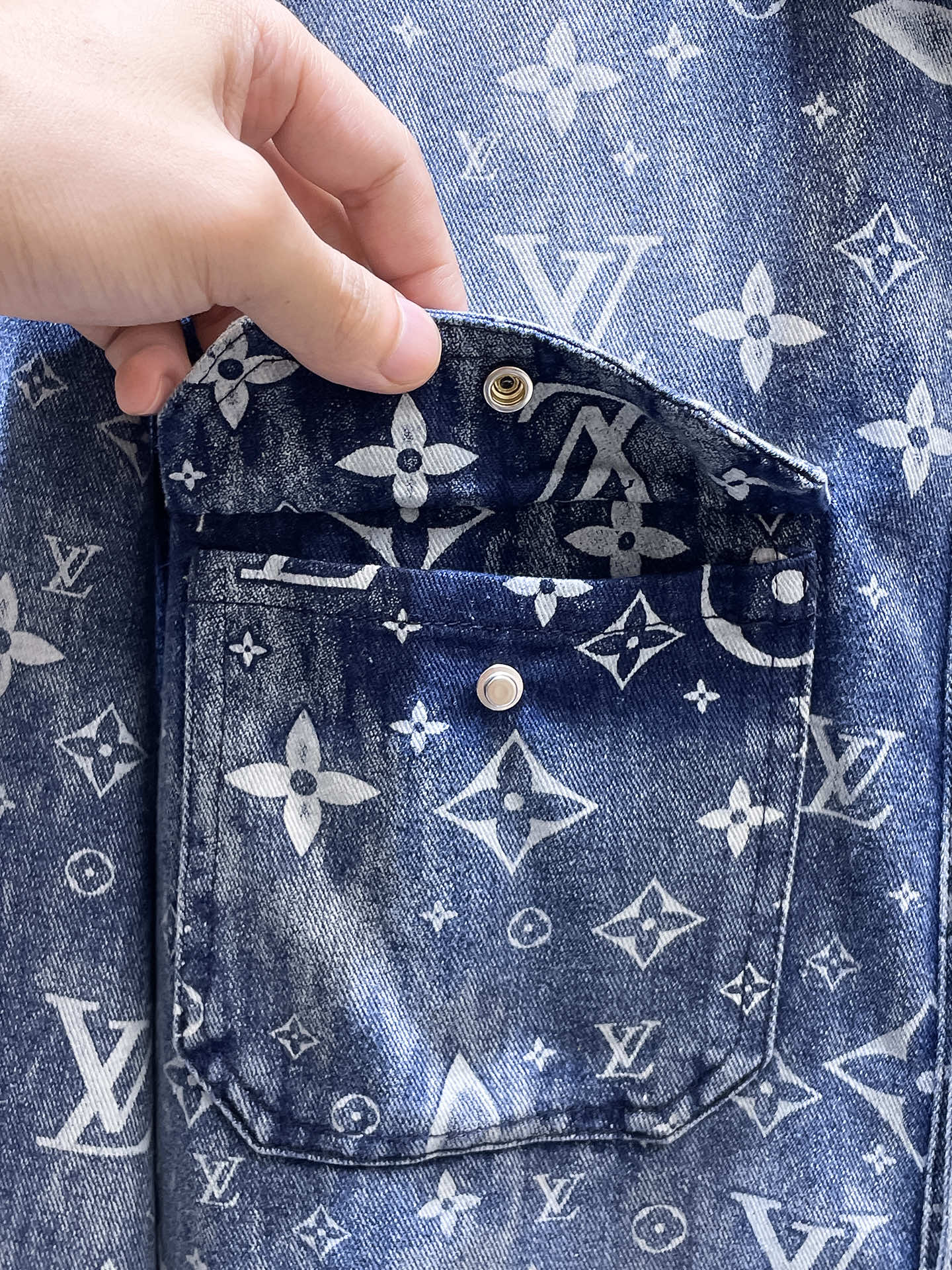 Louis Vuitton Basic Clothing M-l-xl
