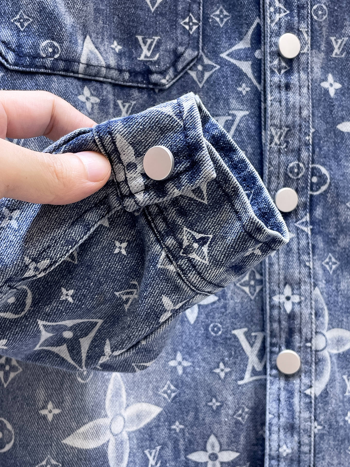 Louis Vuitton Basic Clothing M-l-xl