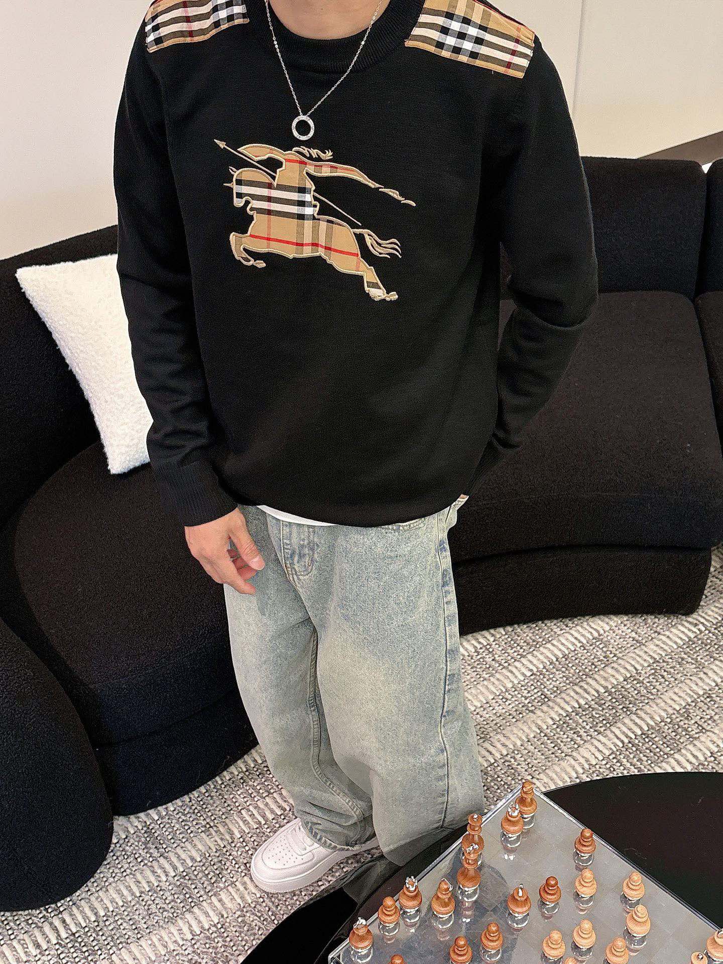 Burberry Basic Clothing Wool M-xl