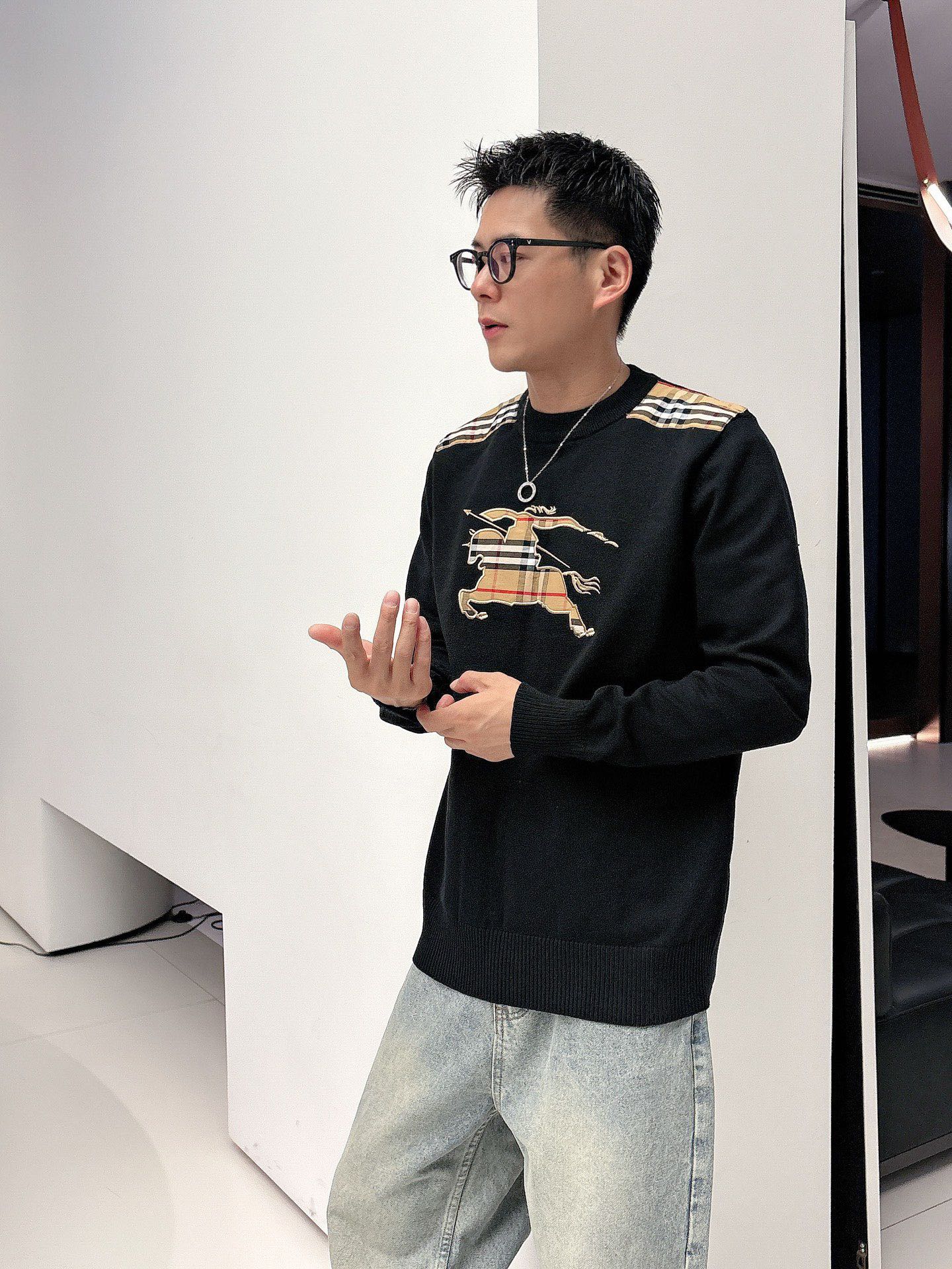Burberry Basic Clothing Wool M-xl