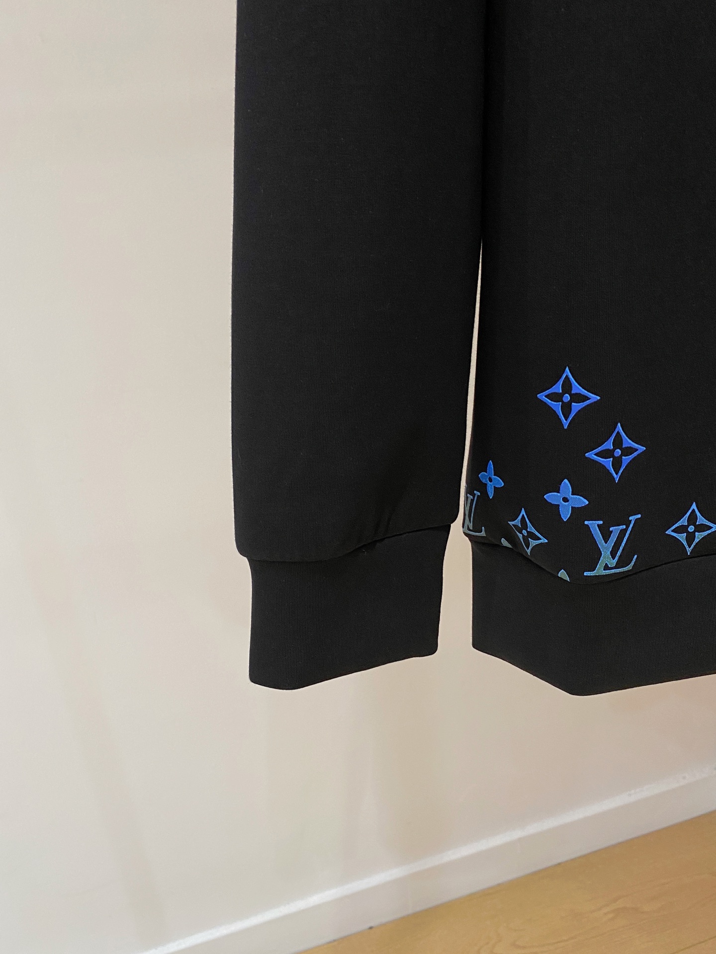 Louis Vuitton Male Hoodie Cotton Black Xs-s-m-l
