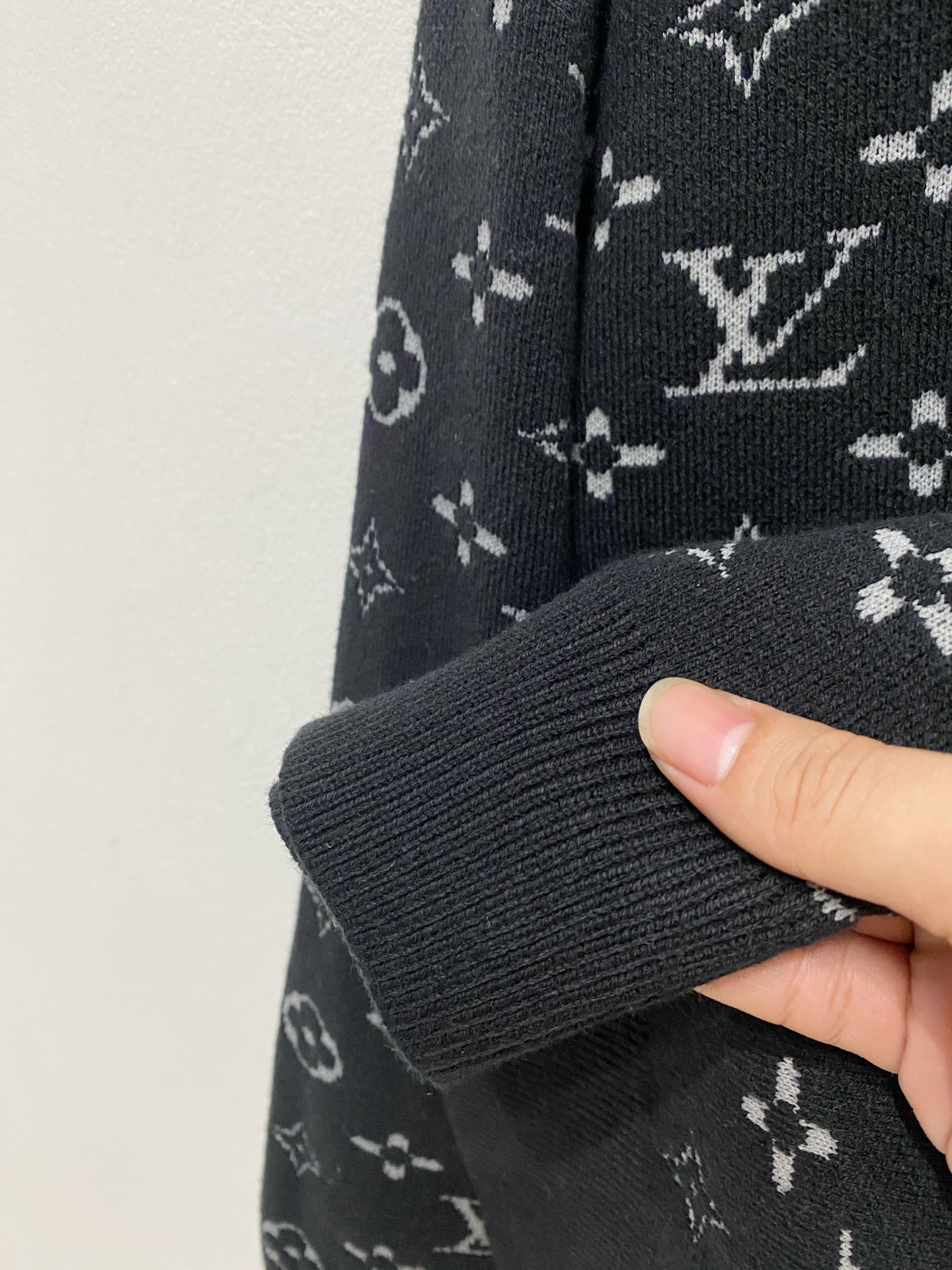 Louis Vuitton Basic Clothing Wool M-l-xl