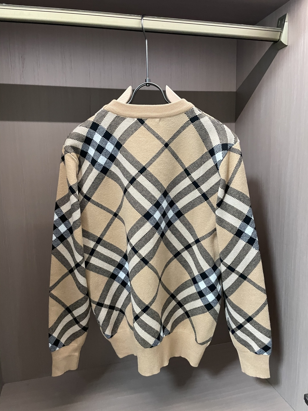 Burberry Basic Clothing Knitted M-xl