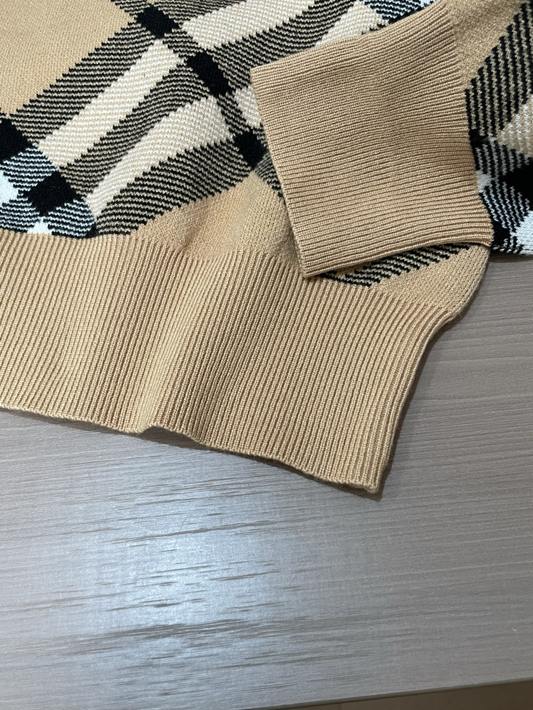 Burberry Basic Clothing Knitted M-xl