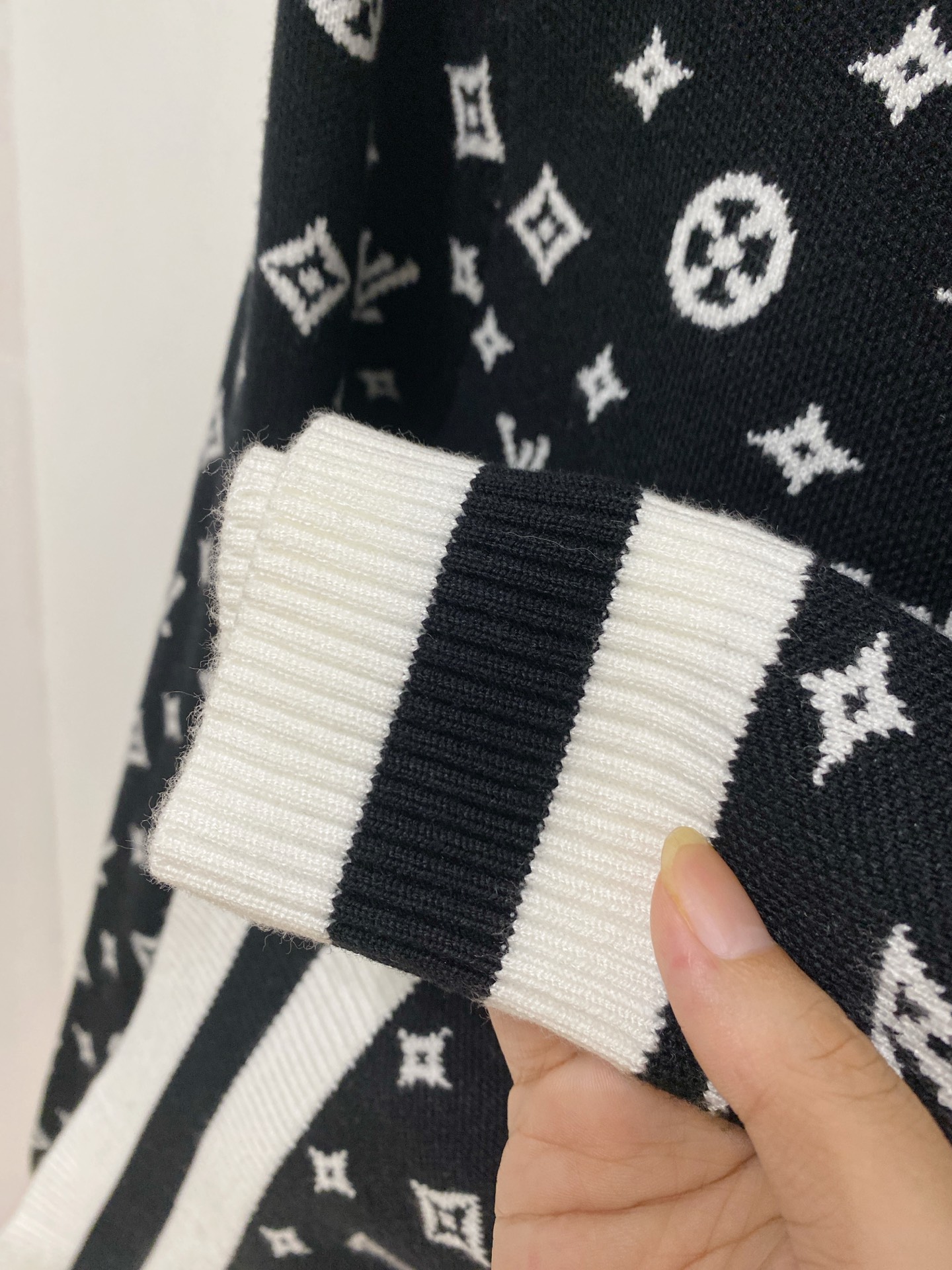 Louis Vuitton Basic Clothing Wool M-l-xl