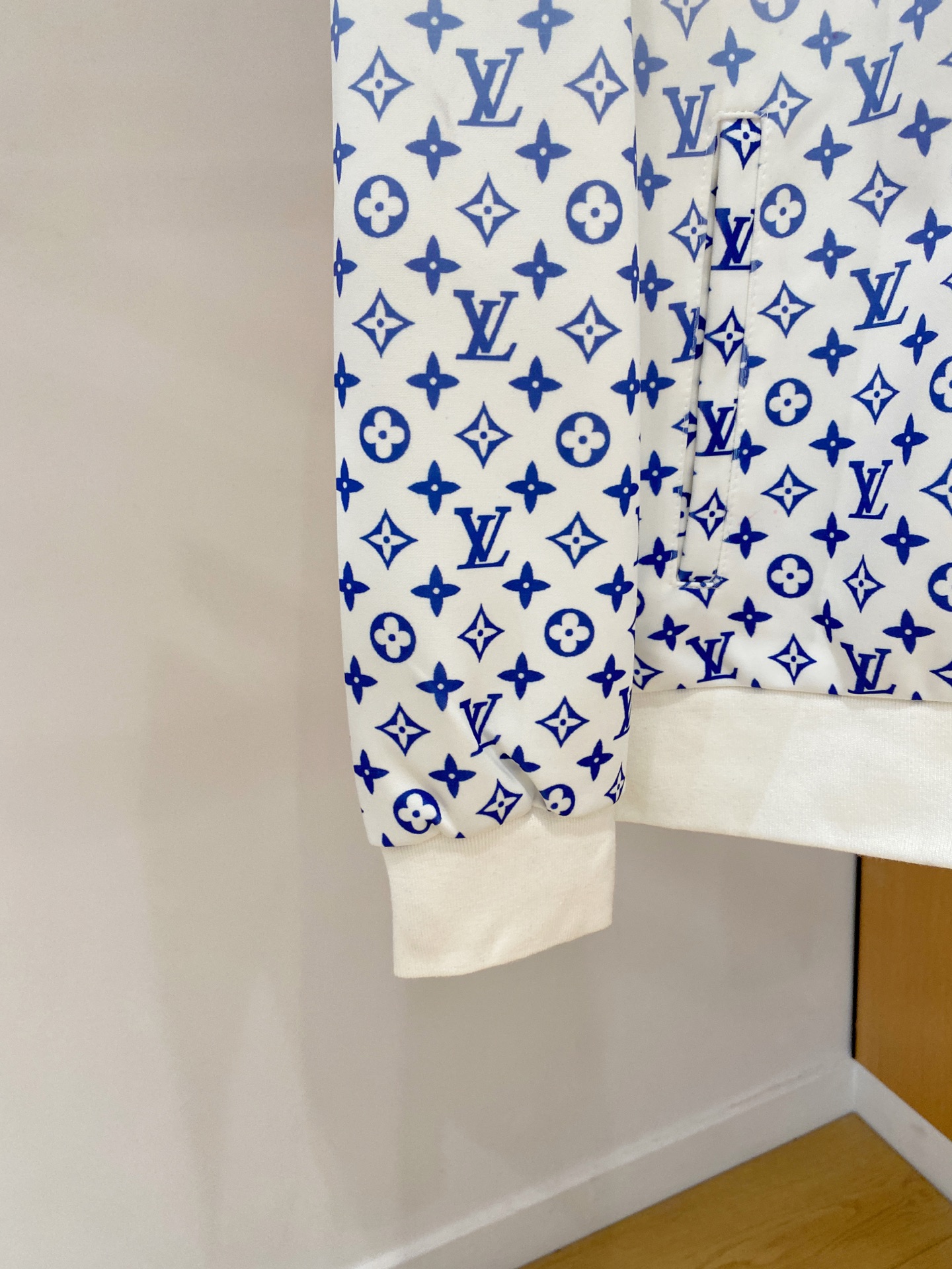 Louis Vuitton Basic Clothing M-l-xxxl