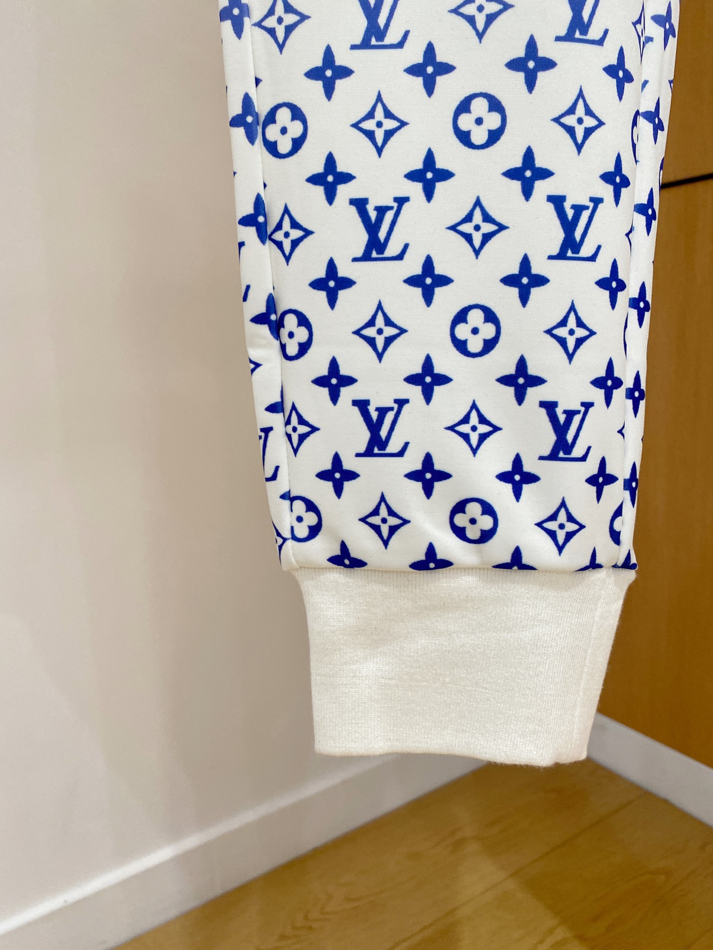 Louis Vuitton Basic Clothing M-l-xxxl