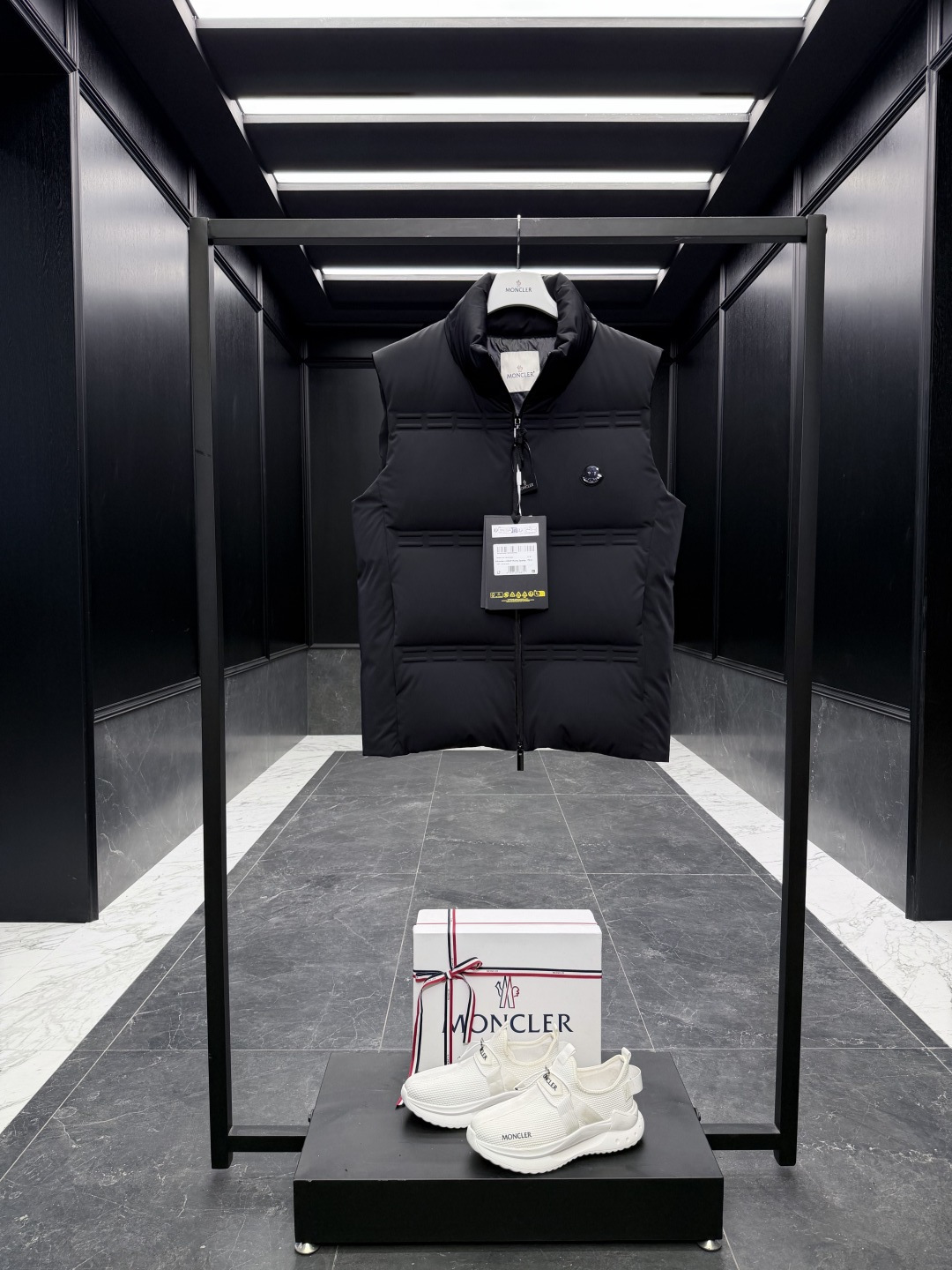 Moncler Female Down Vest Black S-m-l
