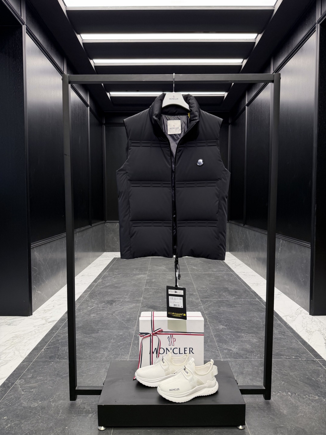 Moncler Female Down Vest Black S-m-l