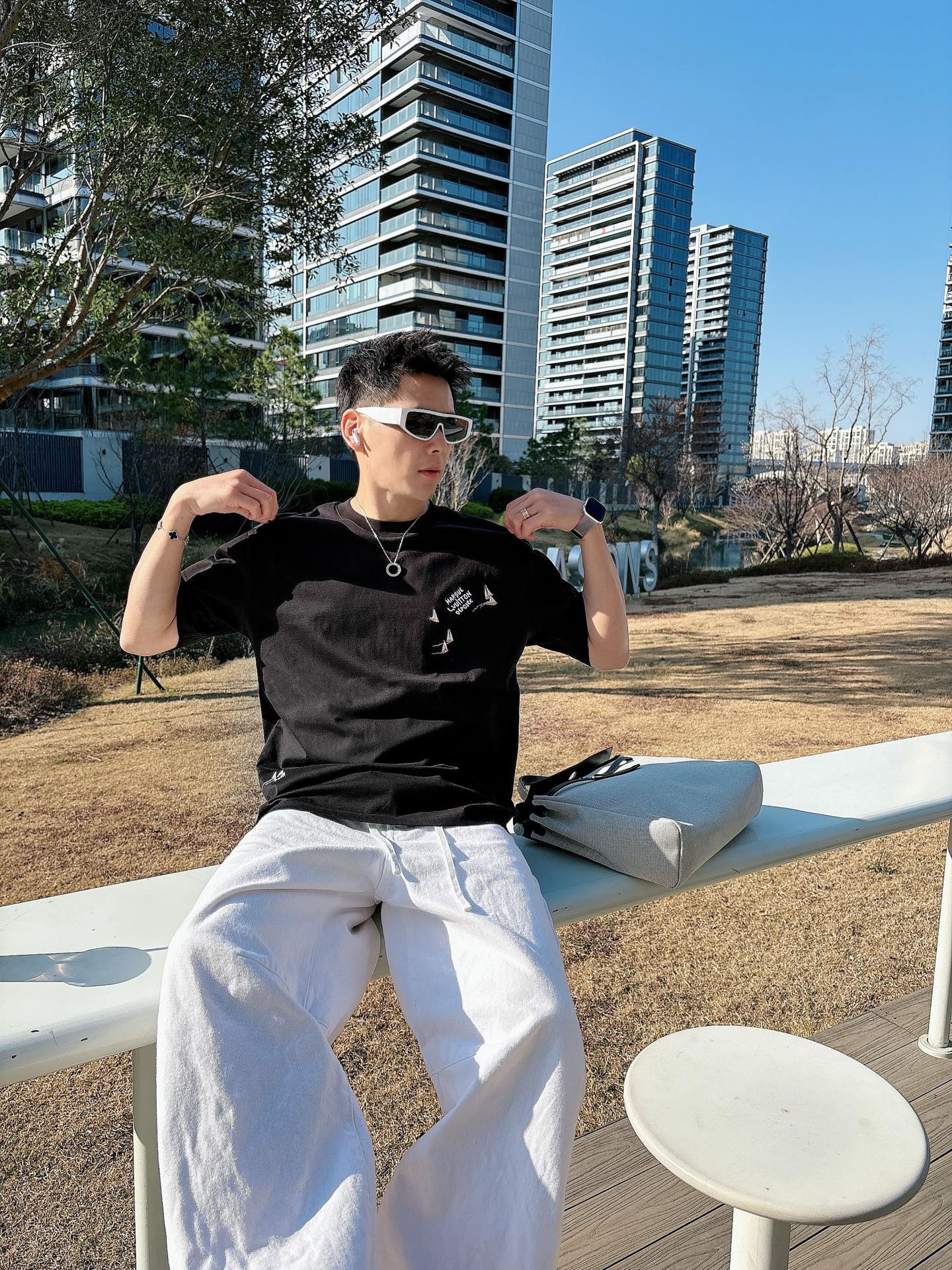 Louis Vuitton Basic Clothing Cotton Black M-l-xl