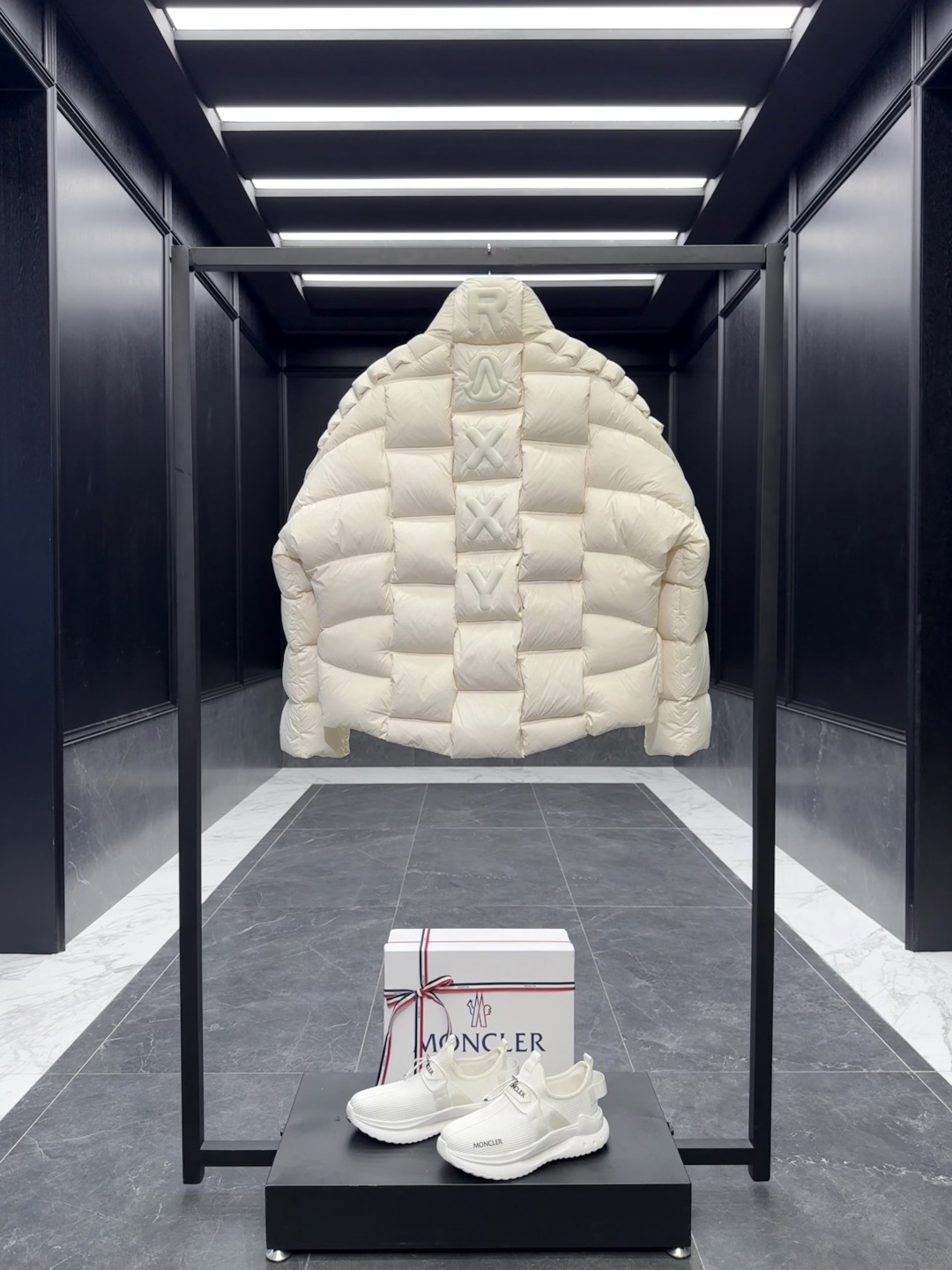 Moncler Female Down Jacket Goose Down Black Couple Style S-m-l