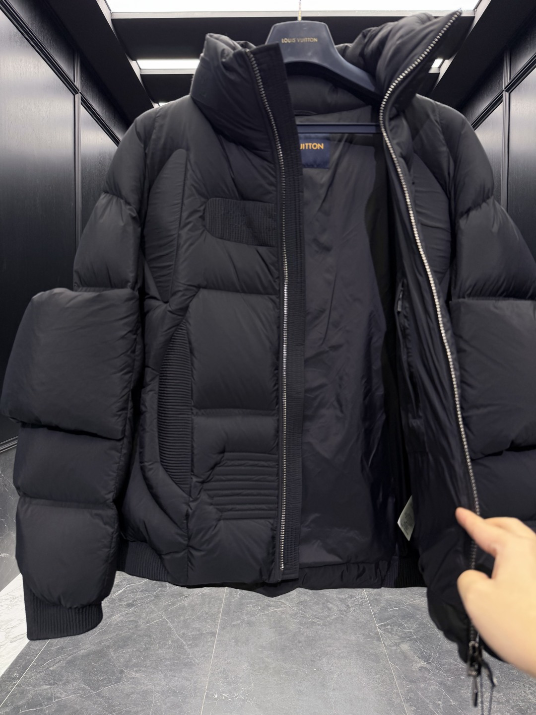 Louis Vuitton Male Down Jacket Goose Down S-l