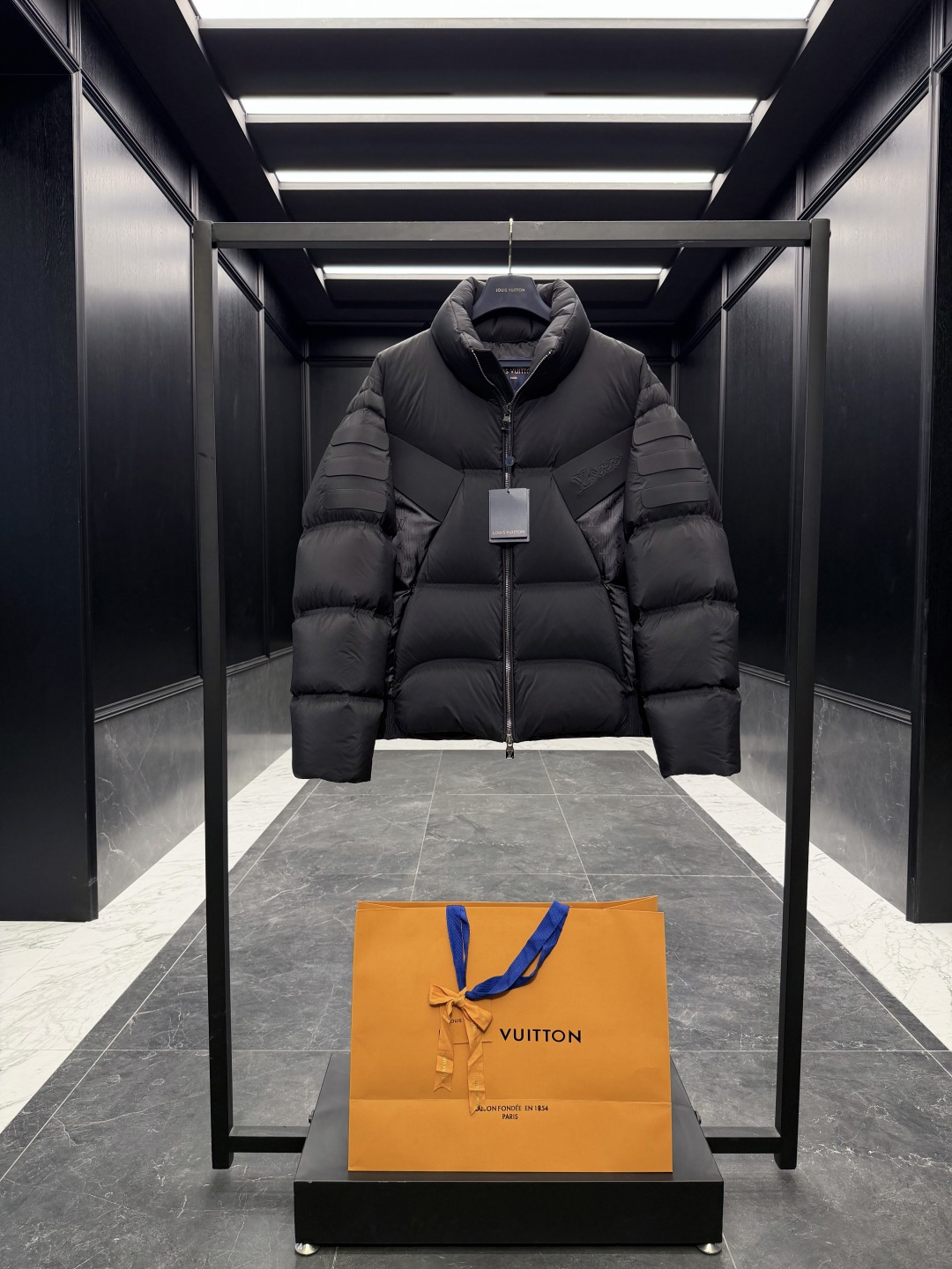 Louis Vuitton Male Down Jacket Goose Down S-m-l