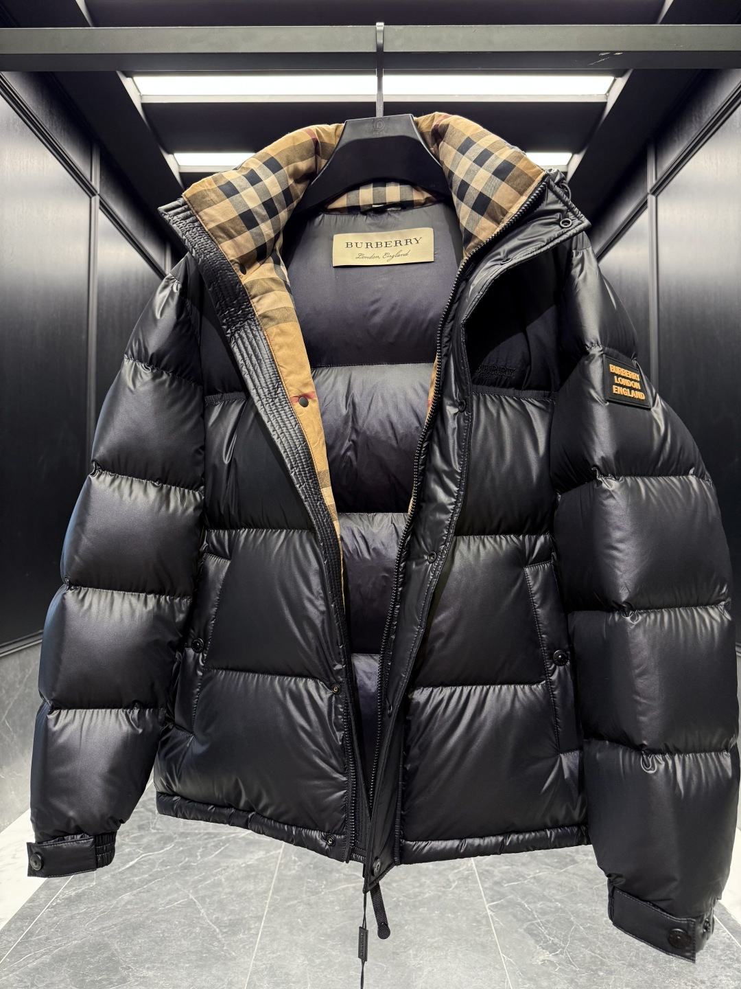 Burberry Down Jacket Cotton Black Hooded S-l