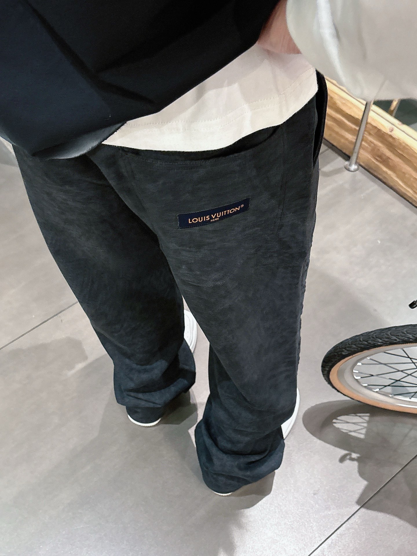 Louis Vuitton Basic Clothing M-l-xl