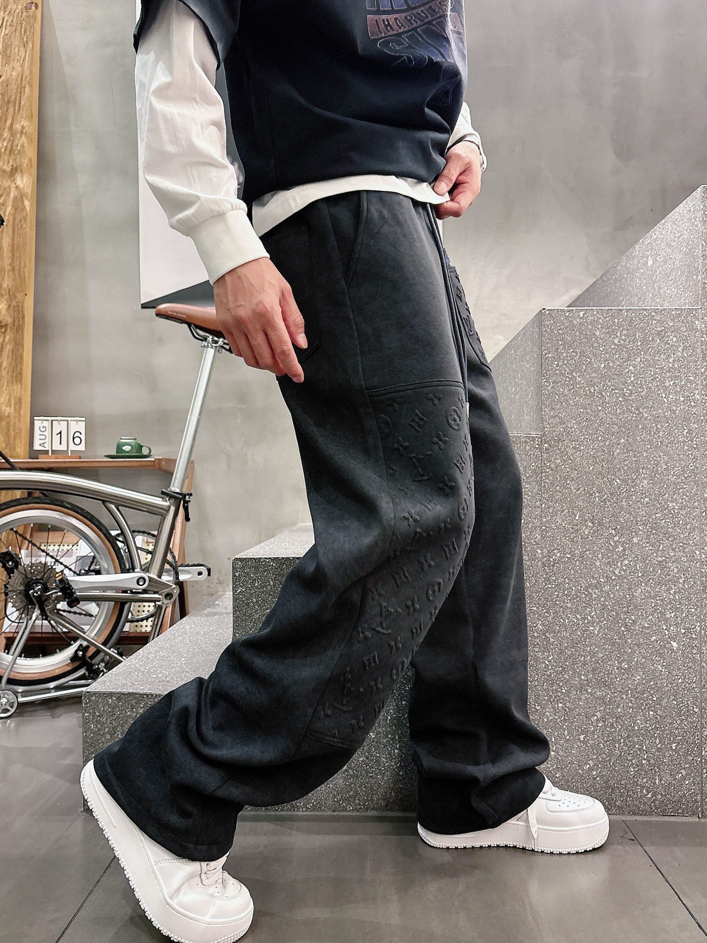 Louis Vuitton Basic Clothing M-l-xl