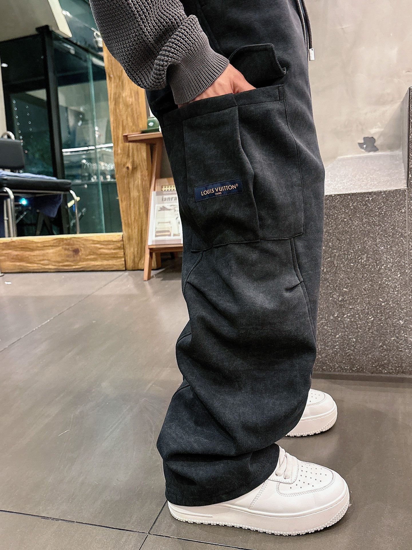 Louis Vuitton Basic Clothing M-l-xl