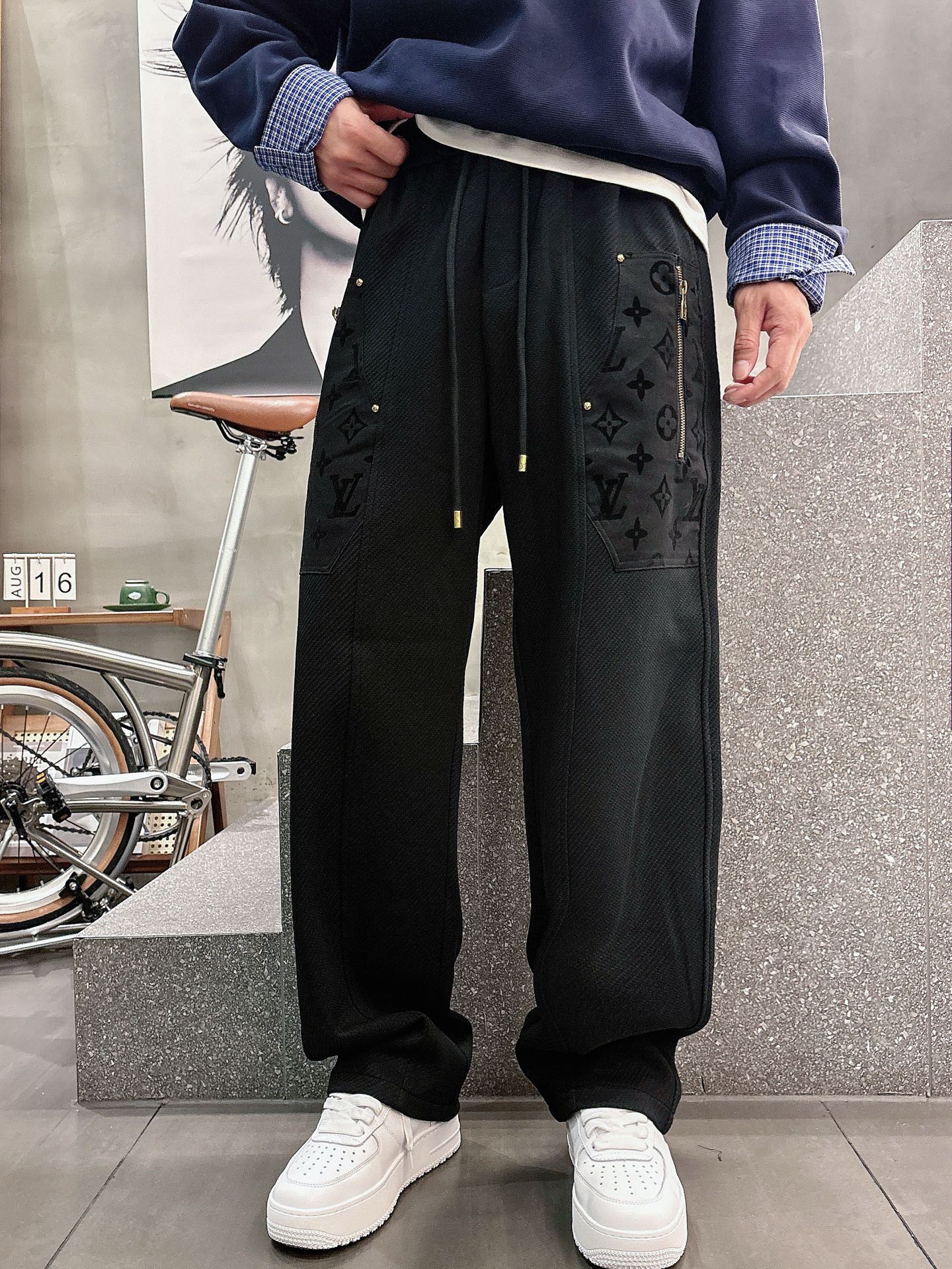 Louis Vuitton Basic Clothing M-l-xl