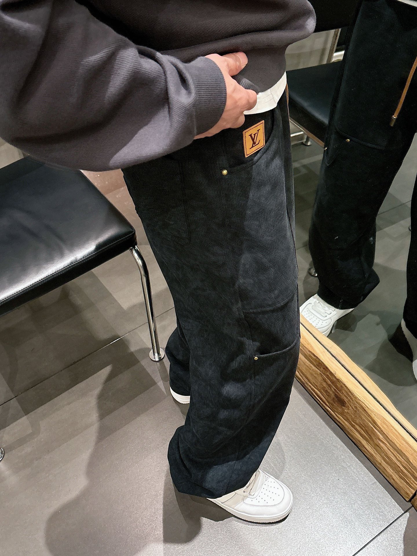 Louis Vuitton Basic Clothing M-l-xl