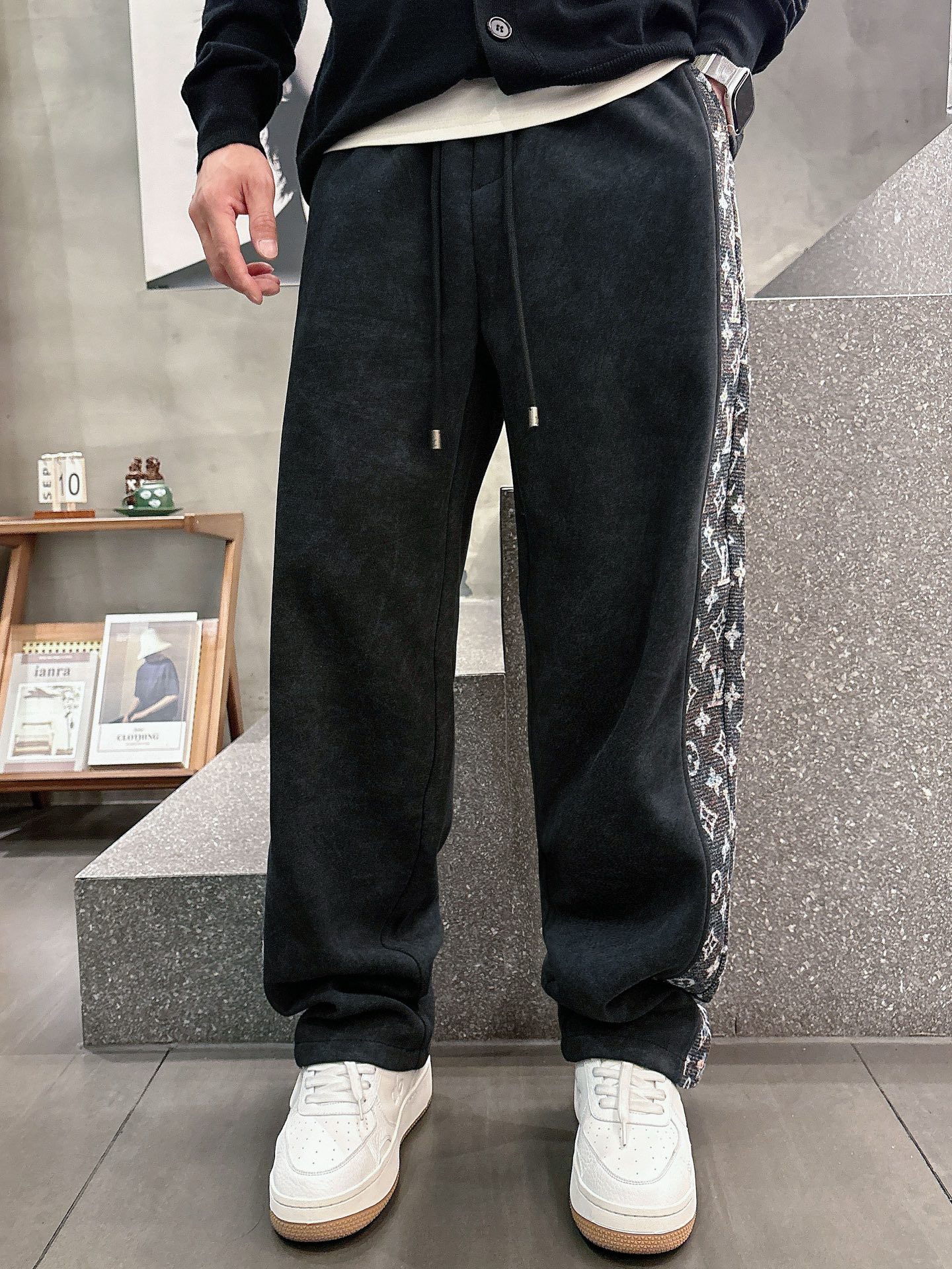 Louis Vuitton Basic Clothing M-l-xl