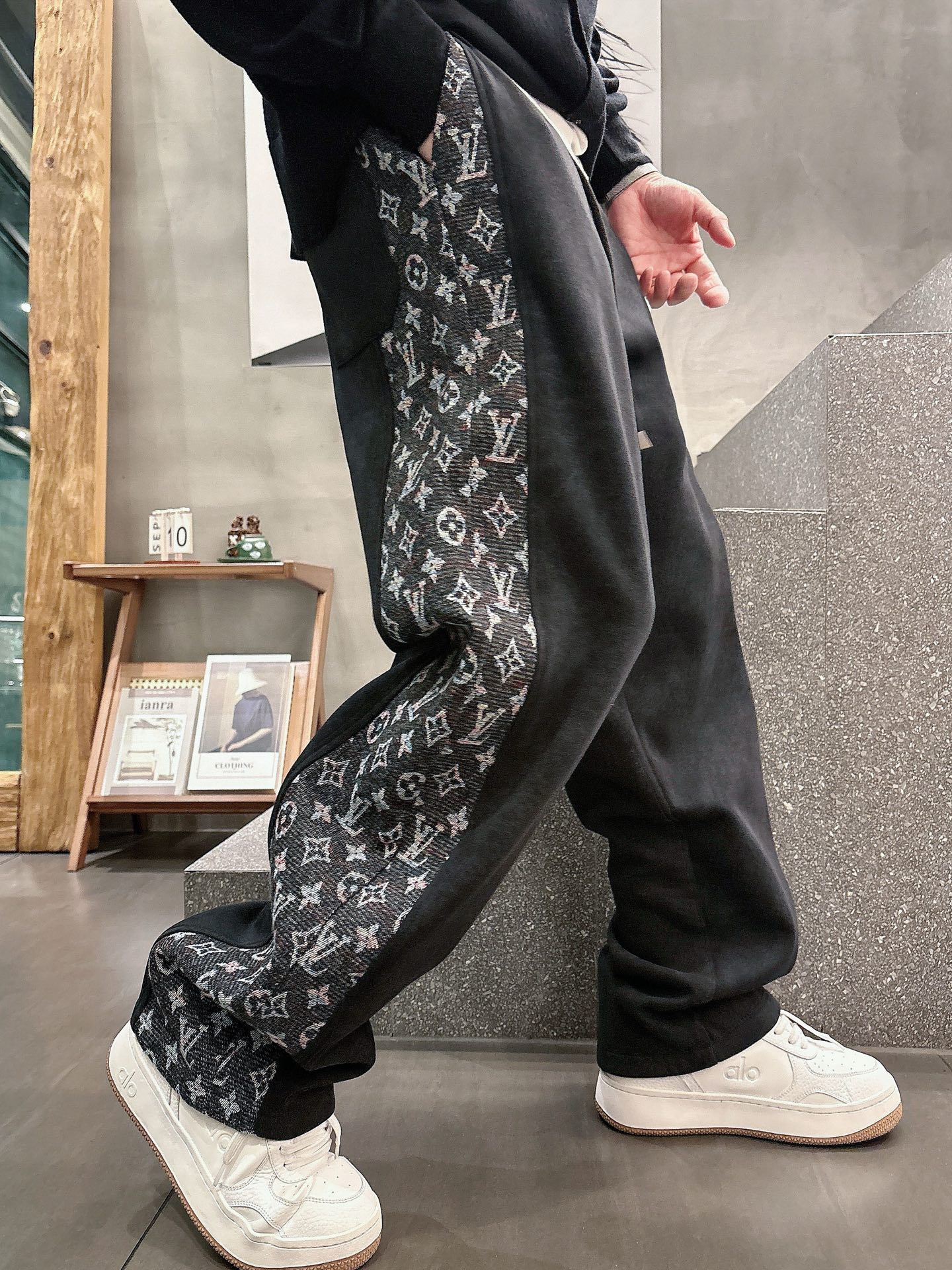 Louis Vuitton Basic Clothing M-l-xl